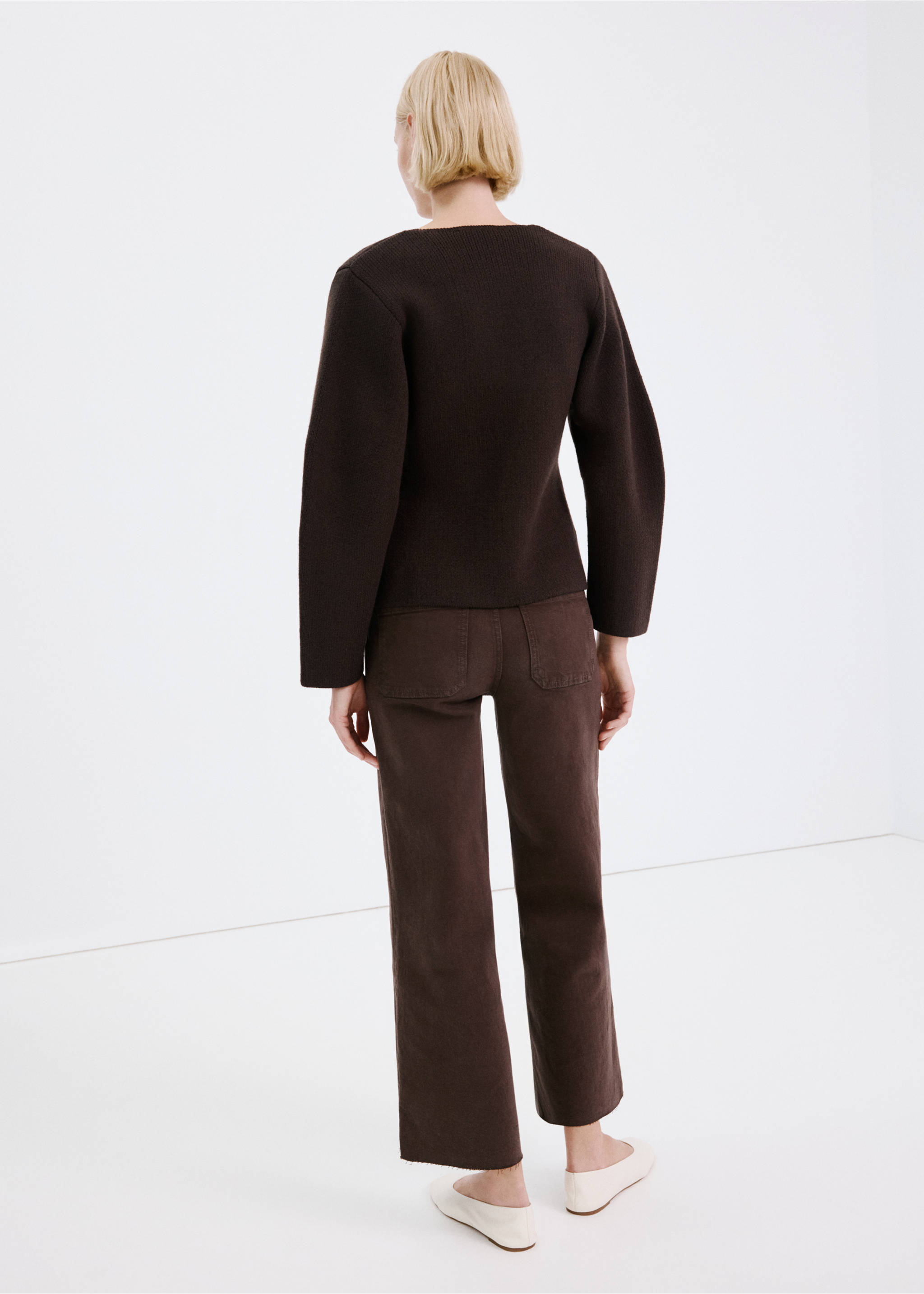 Brown denim trousers, back view, straight-leg style with patch pockets., Chocolate. Ref: 27043342-00.