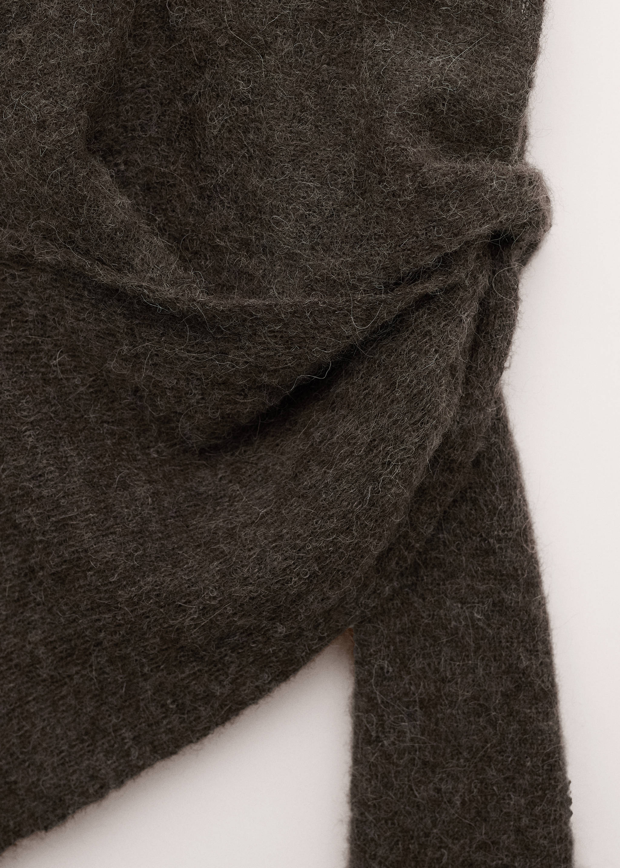 Asymmetric semi-transparent alpaca top - Details of the article 8