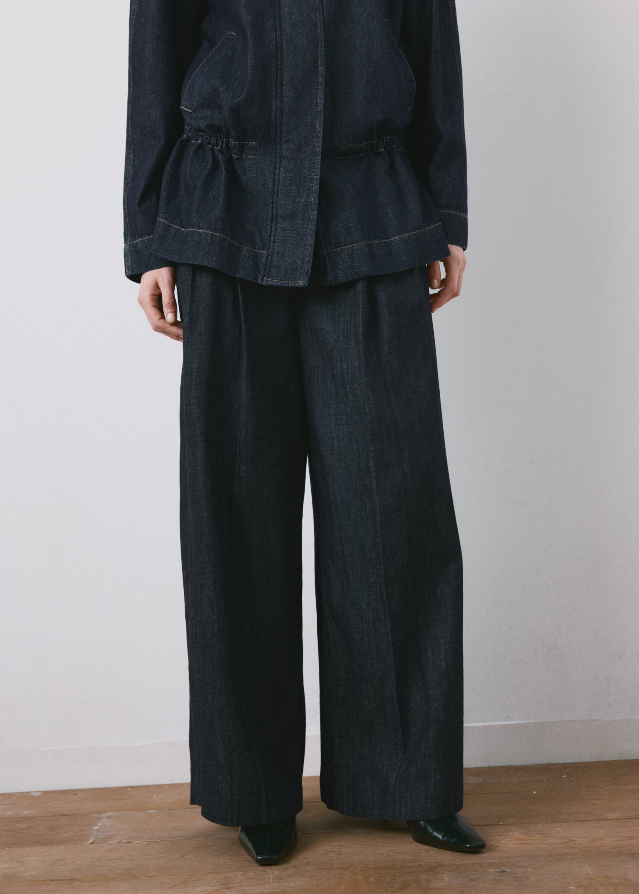 Wide leg denim trousers with belt loops - Details of the article 3