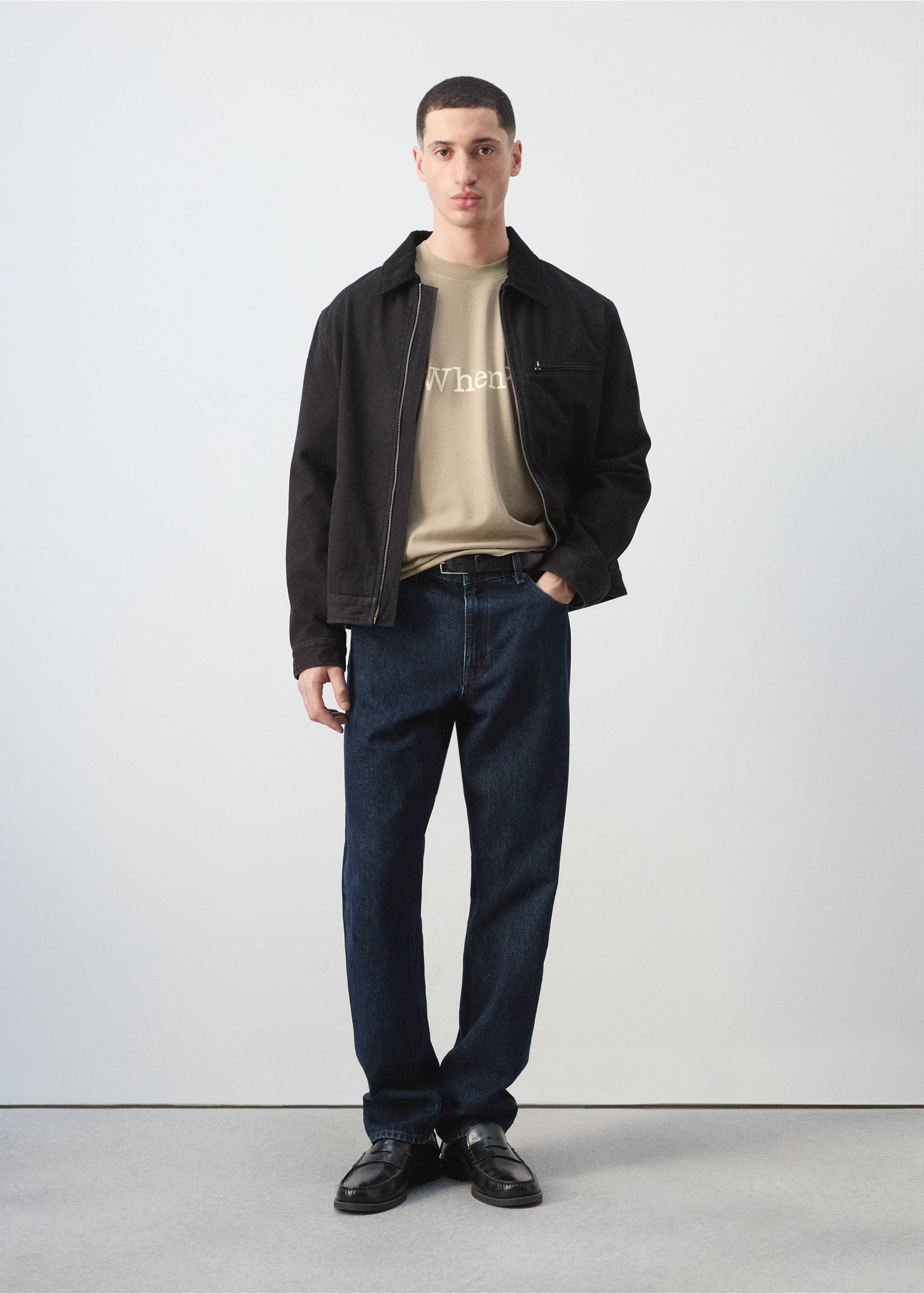 Beige t-shirt with chest text, worn with a dark jacket and jeans., Beige. Ref: 27045990-00.