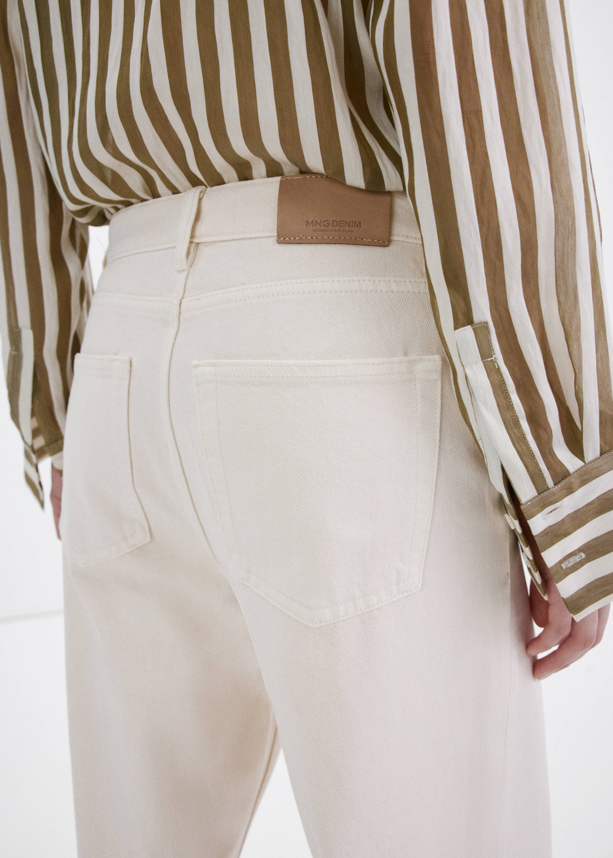 Wide leg mid-rise jeans - Details of the article 3