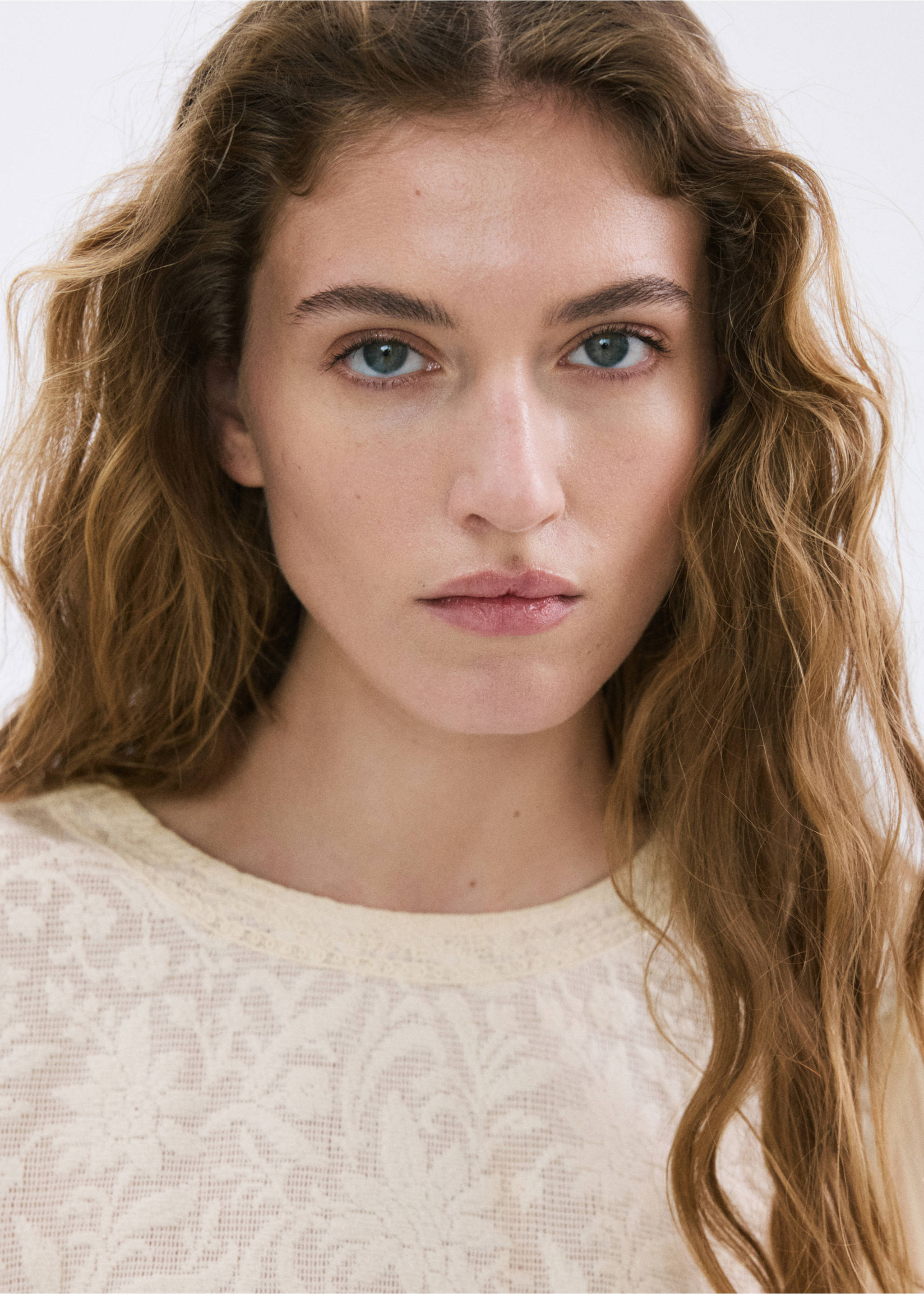 Lace contrast shirt - Details of the article 1, Yellow. Ref: 27047146-00.