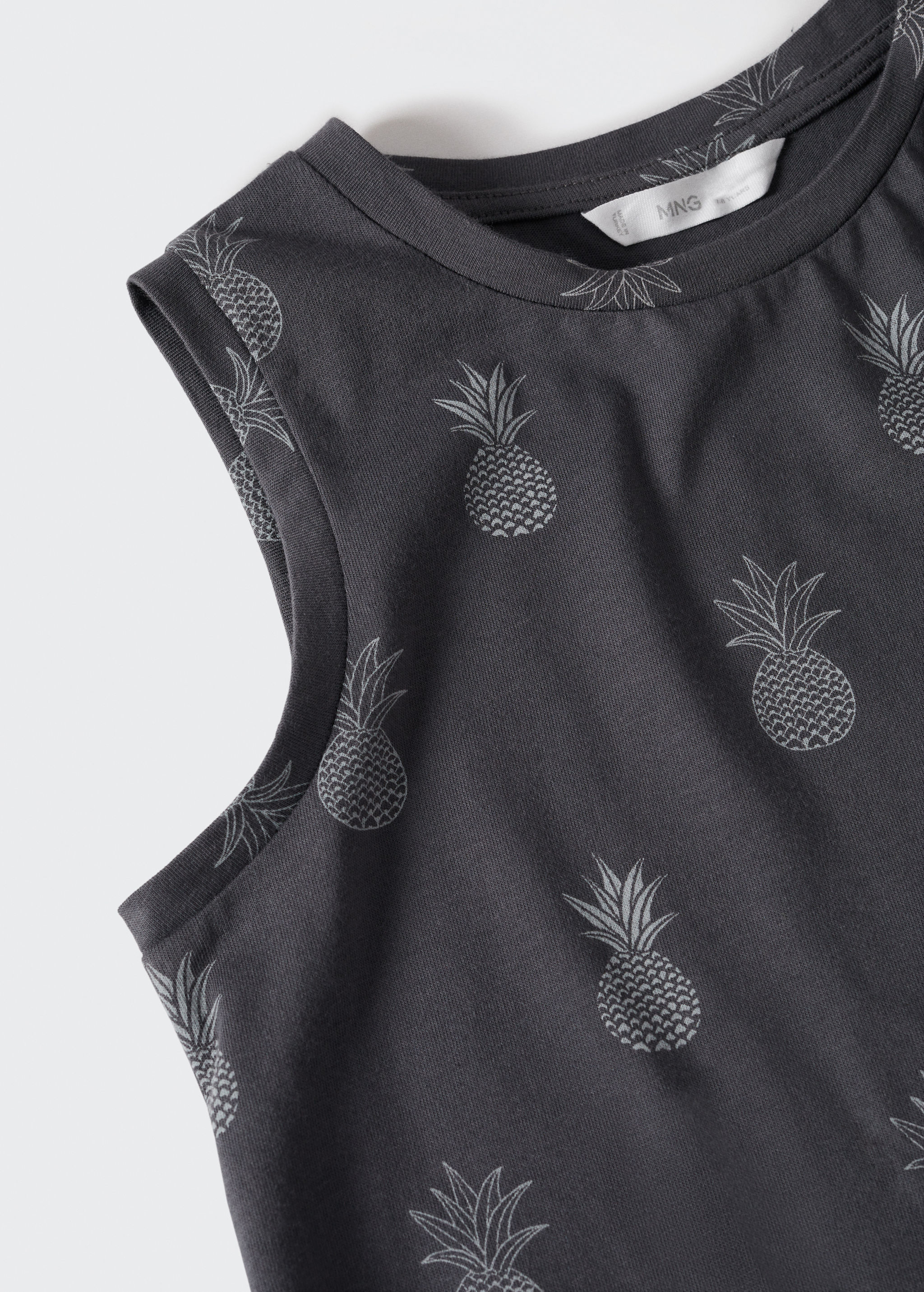 Sleeveless print t-shirt - Details of the article 8