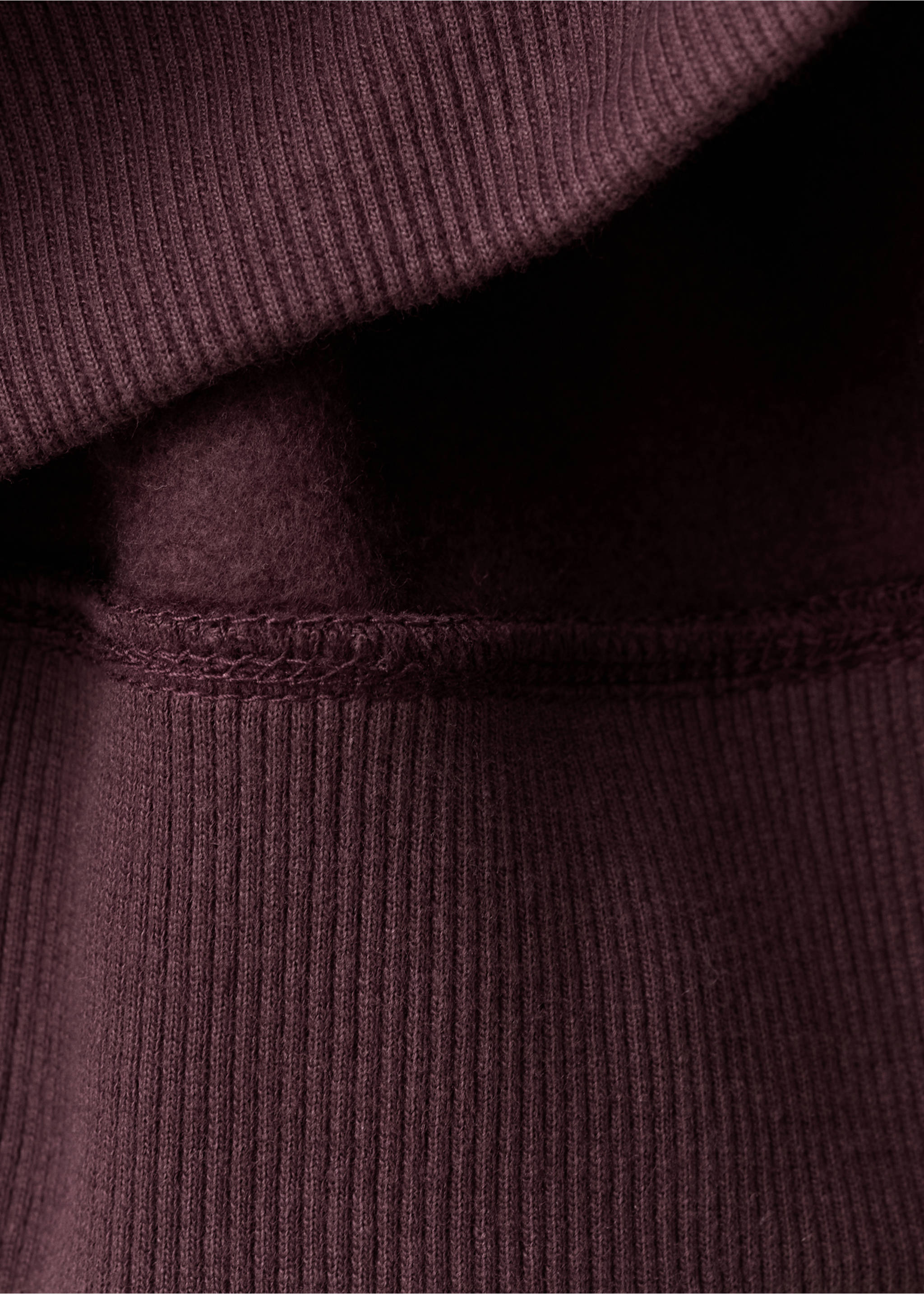 Pullover mit Reliefmuster - Detail des Artikels 0, Weinrot. Ref: 27051230-00.