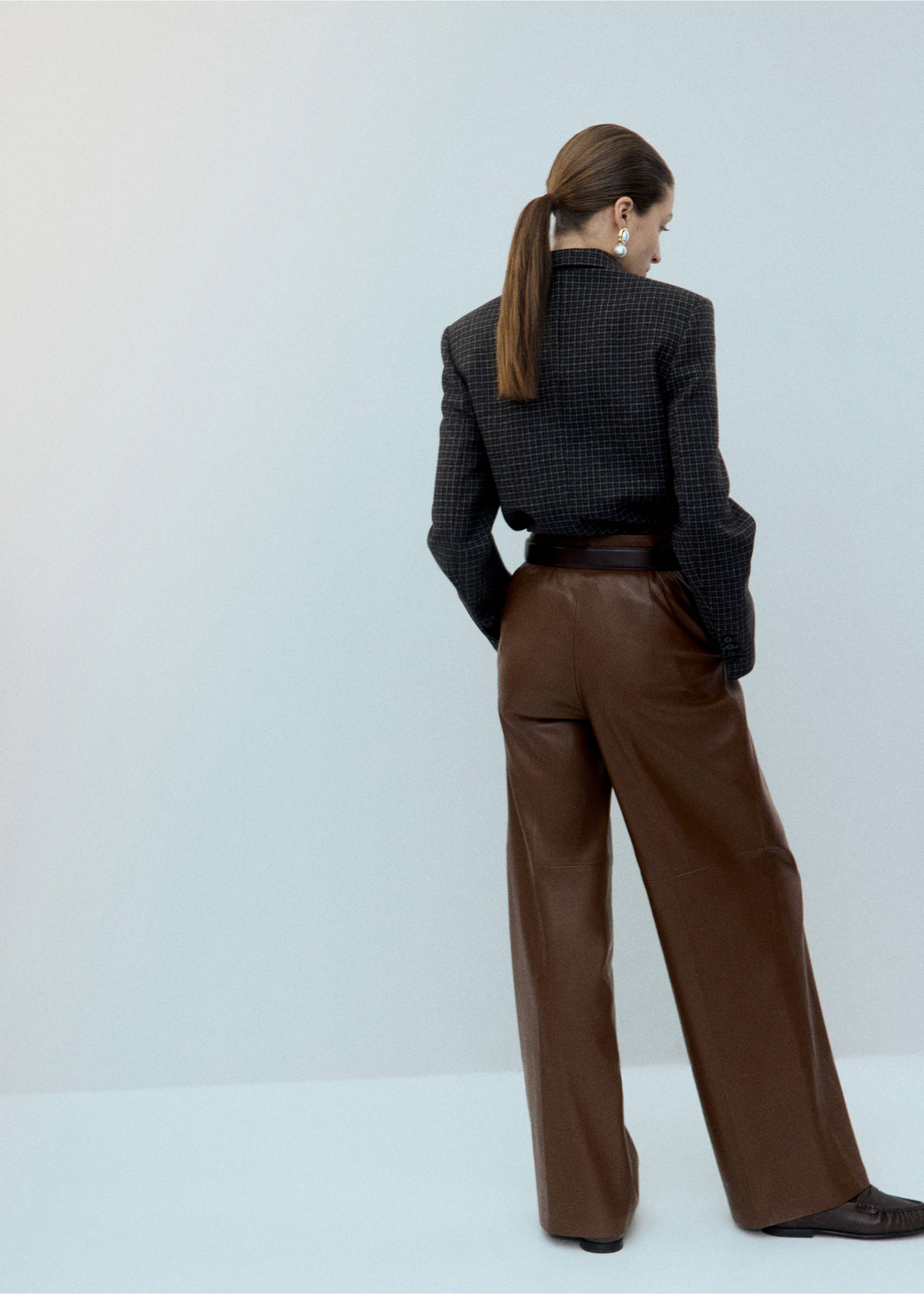 Παντελόνι wide leg από συνθετικό δέρμα - Πίσω όψη προϊόντος, Μεσαίο Καφέ. Ref: 27051290-00.