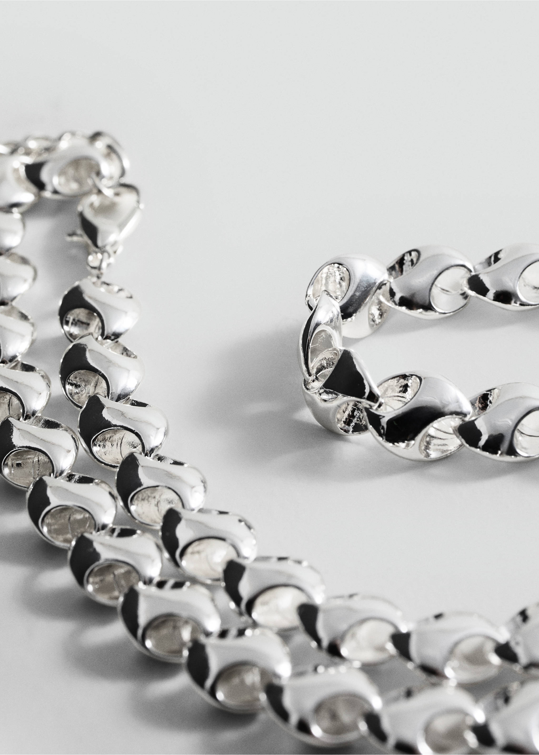 Silver-toned metallic collar necklace with chunky twisted links., Silver. Ref: 27052924-00.