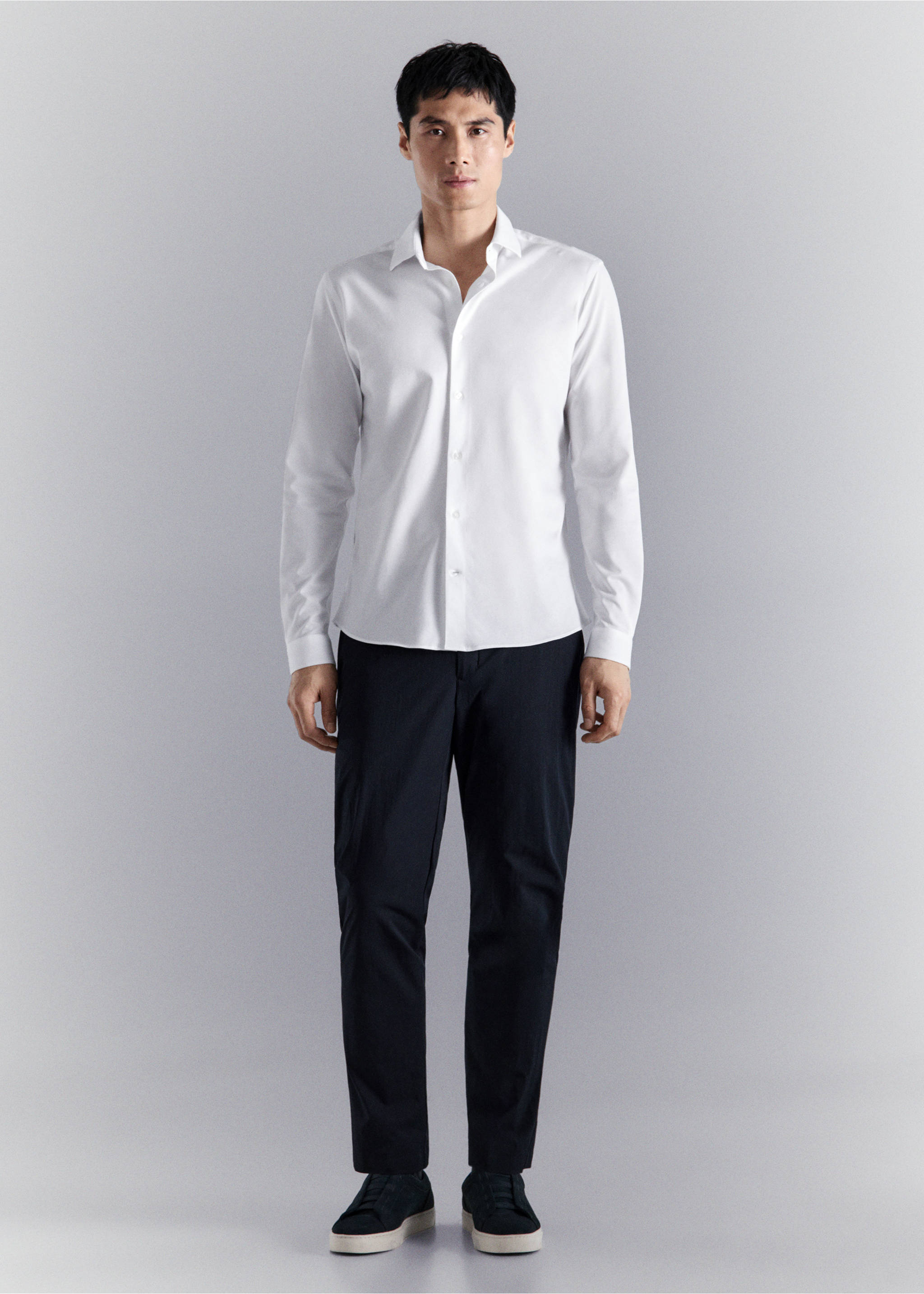 White long-sleeved shirt with classic collar and button fastening., White. Ref: 27054422-00.