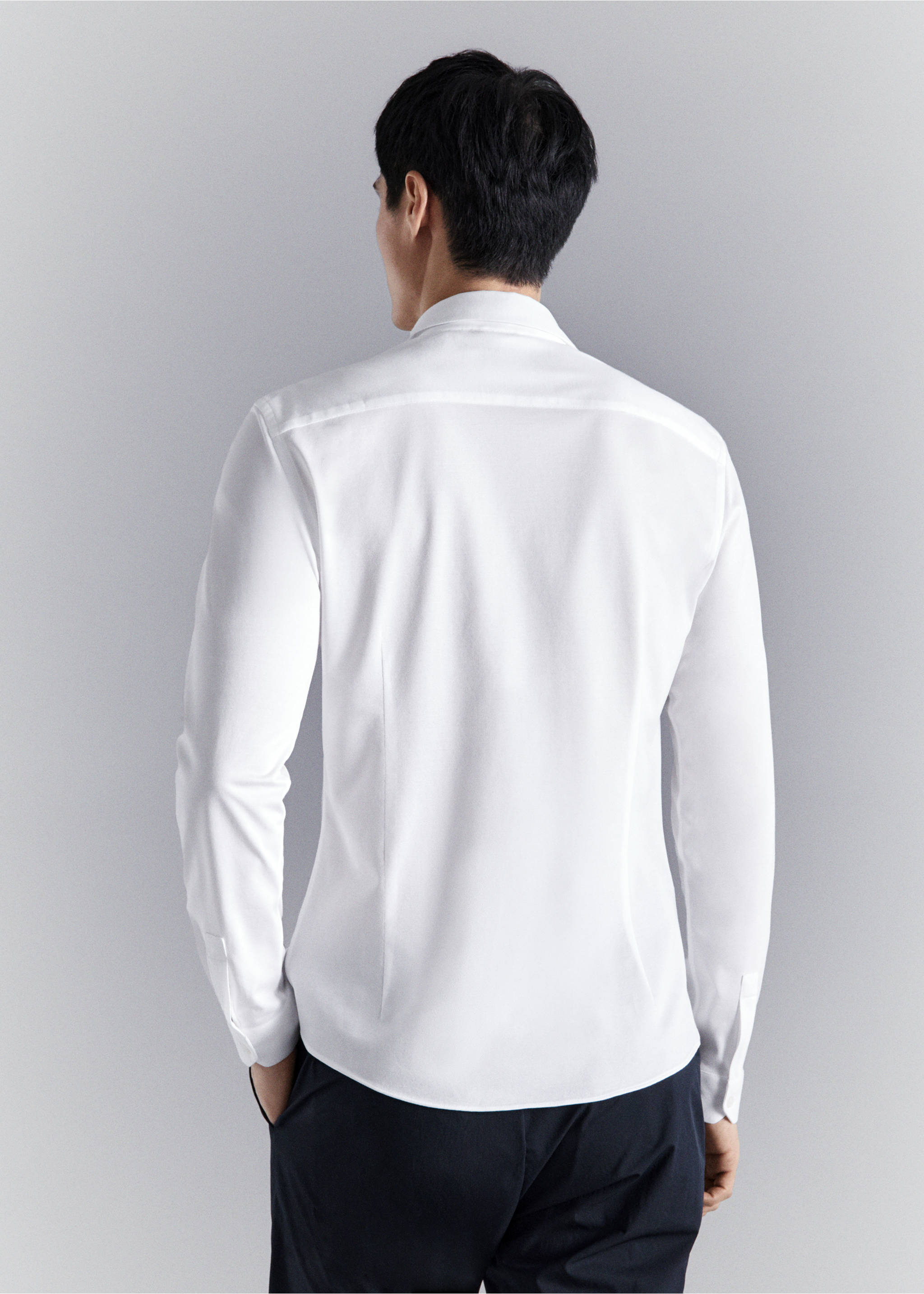 White long-sleeved shirt seen from the back., White. Ref: 27054422-00.