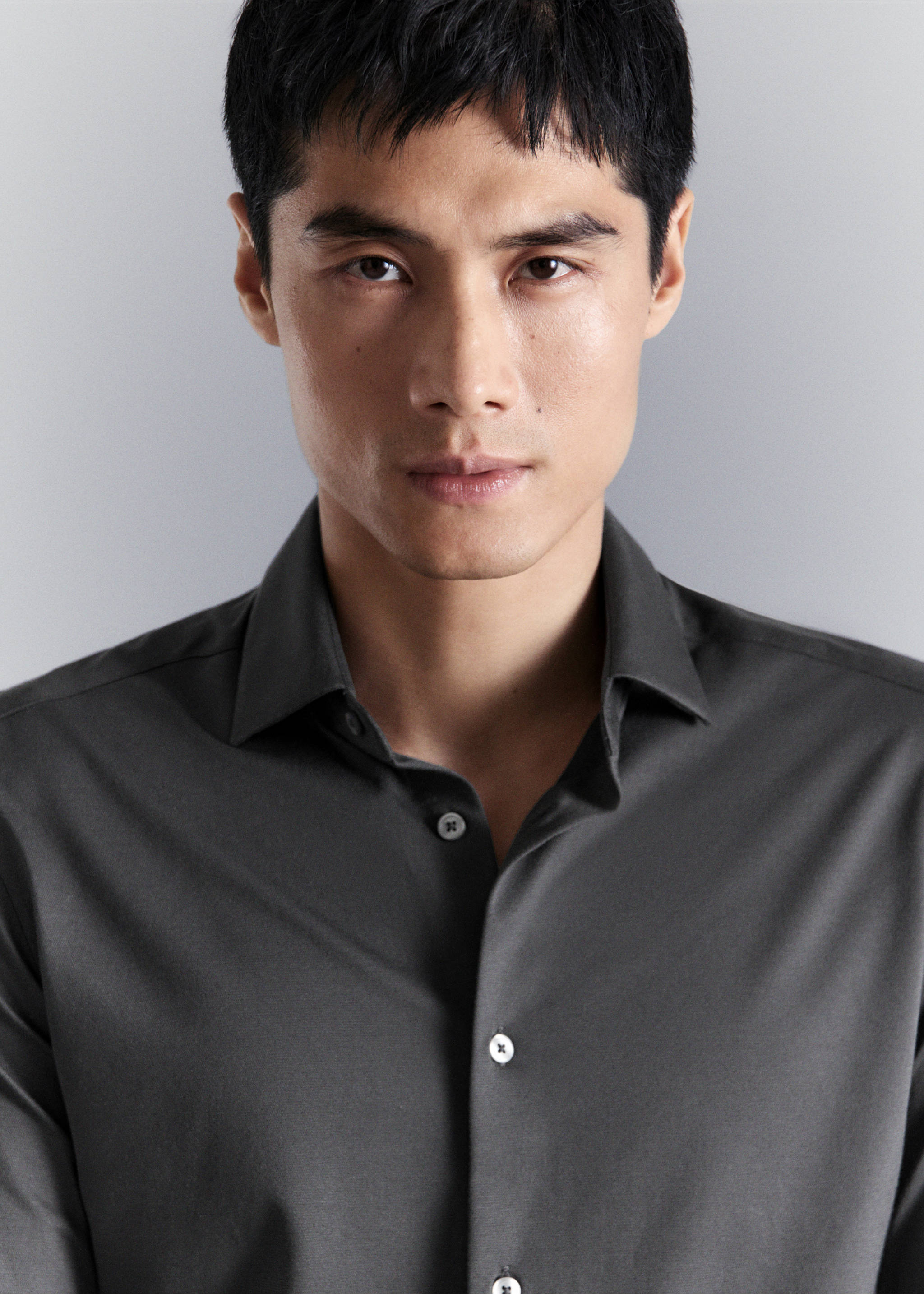 Dark grey shirt with classic collar in a close-up portrait view., Charcoal. Ref: 27054422-00.