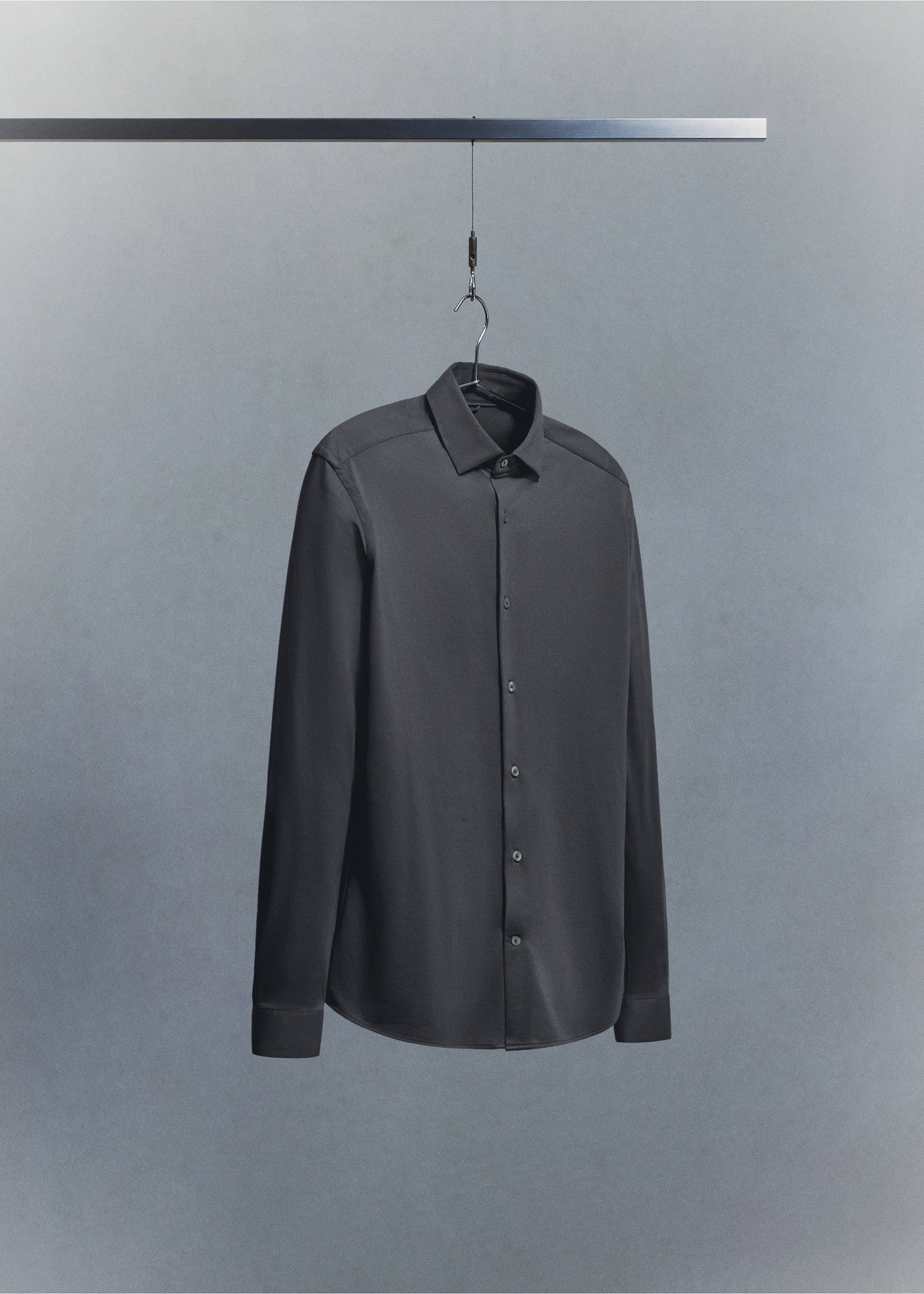 Dark grey long-sleeved shirt with a classic collar and button placket., Charcoal. Ref: 27054422-00.