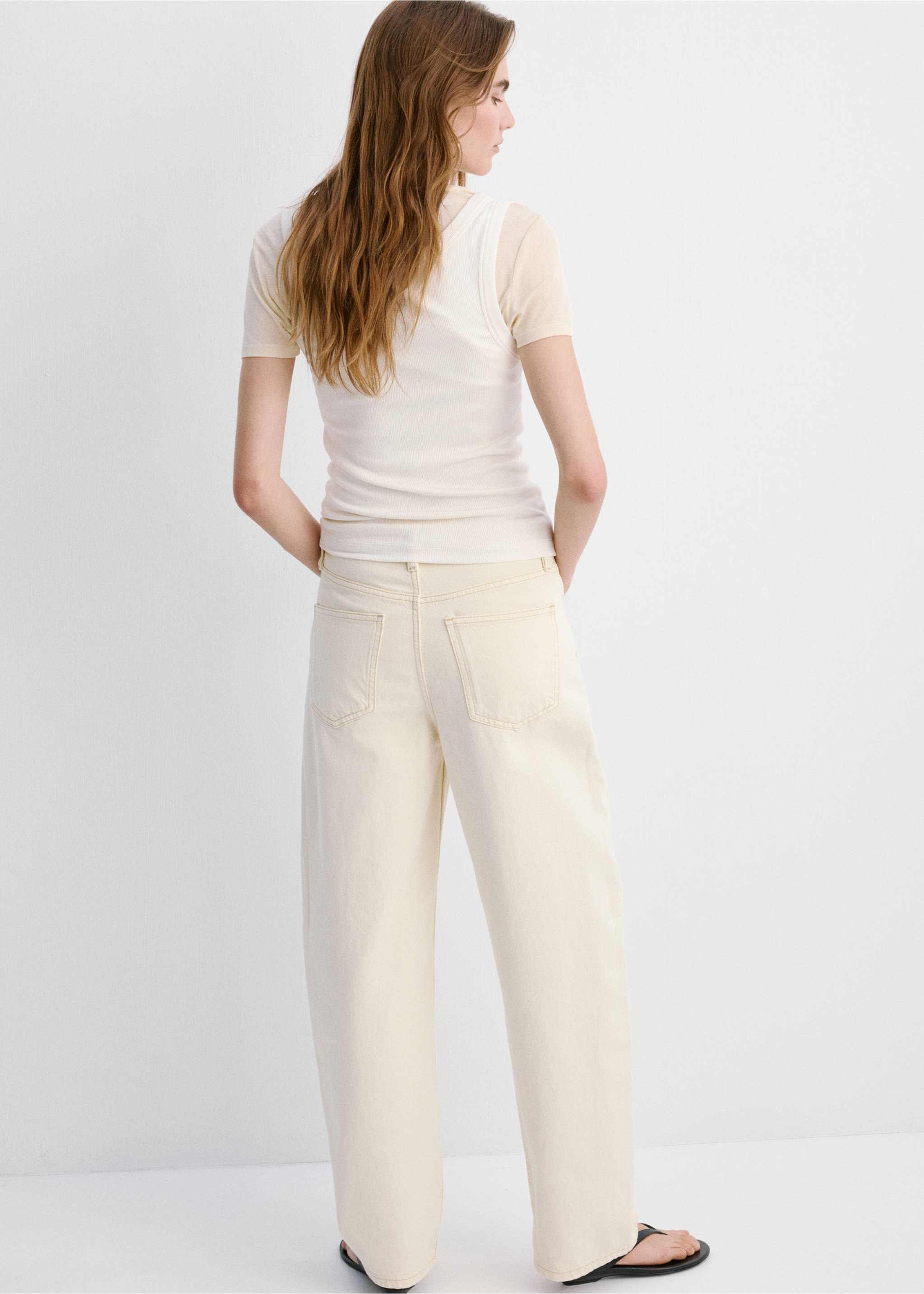 Barrel-Jeans mit hoher Taille - Rückseite des Artikels, Cremeweiß. Ref: 27054770-00.