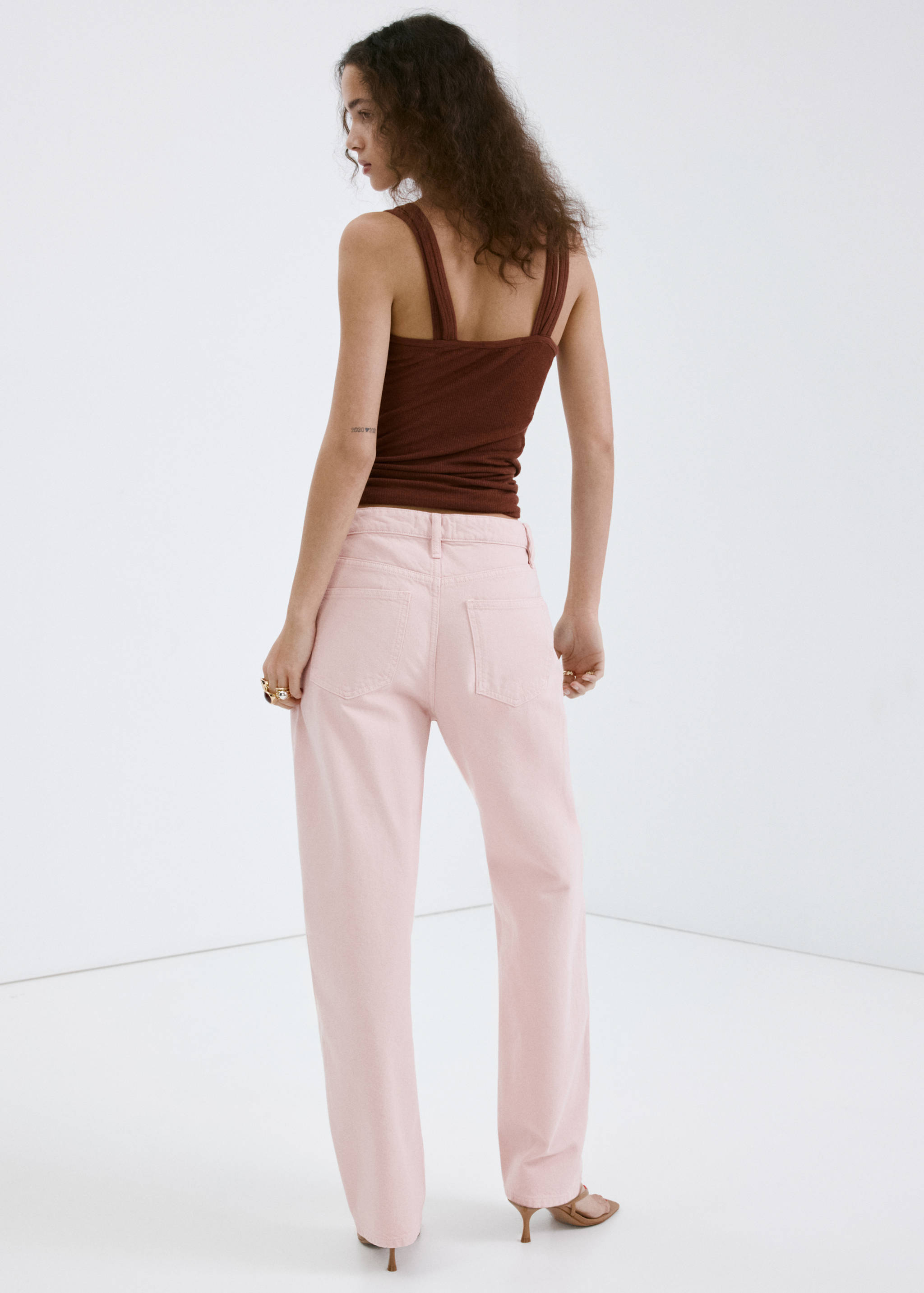 Barrel-Jeans mit hoher Taille - Rückseite des Artikels