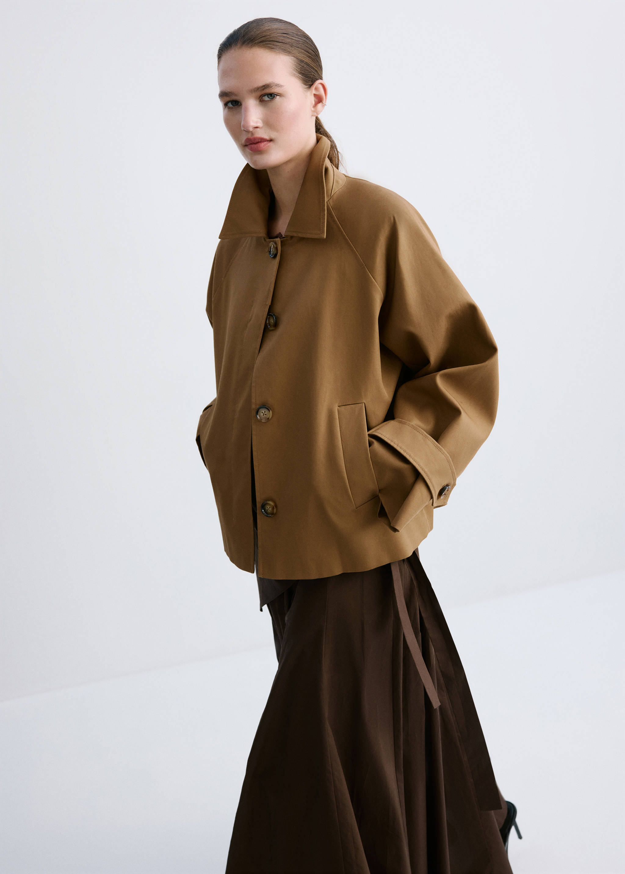 Oversized short trench - Details of the article 1