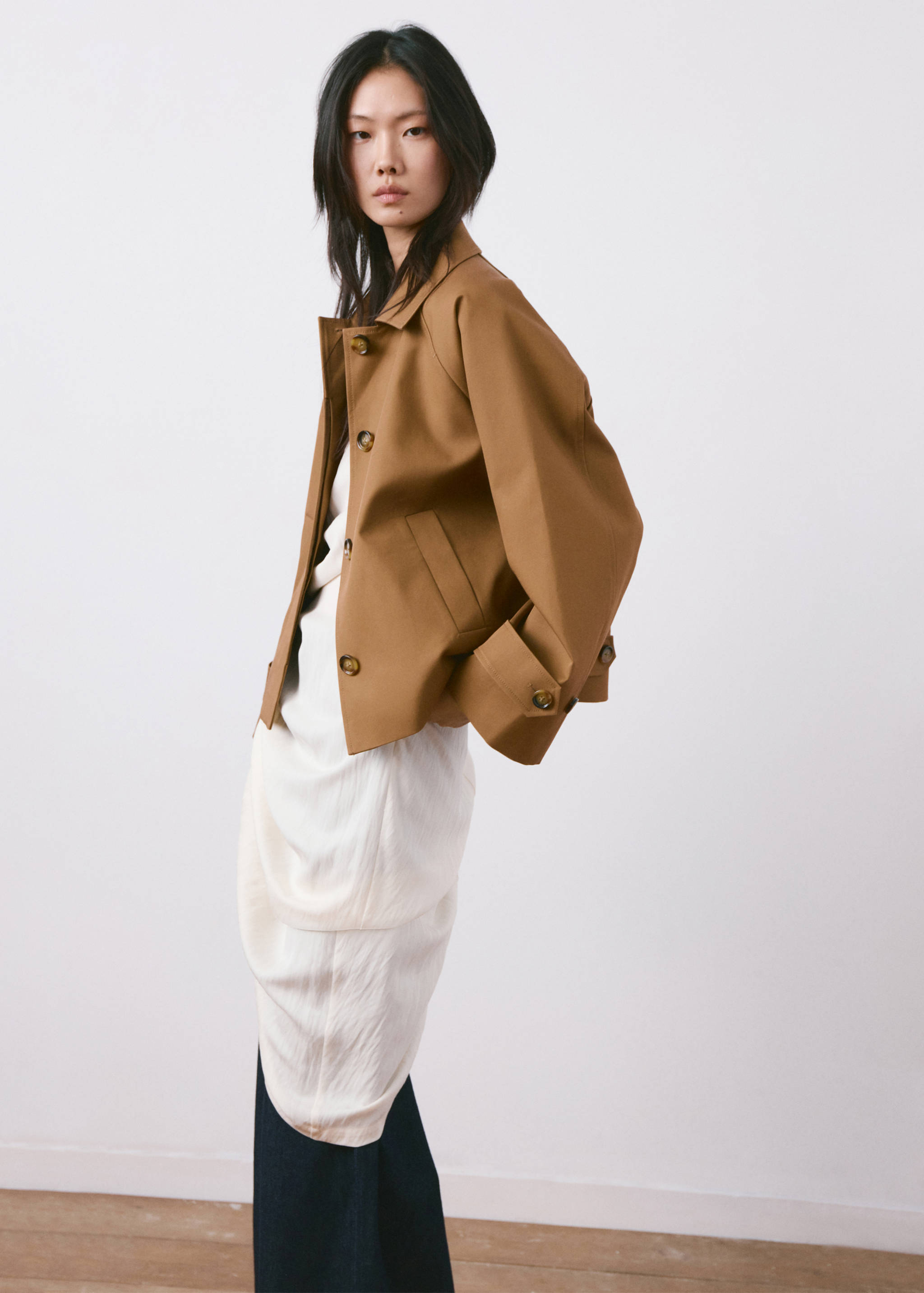 Oversized short trench - Details of the article 2