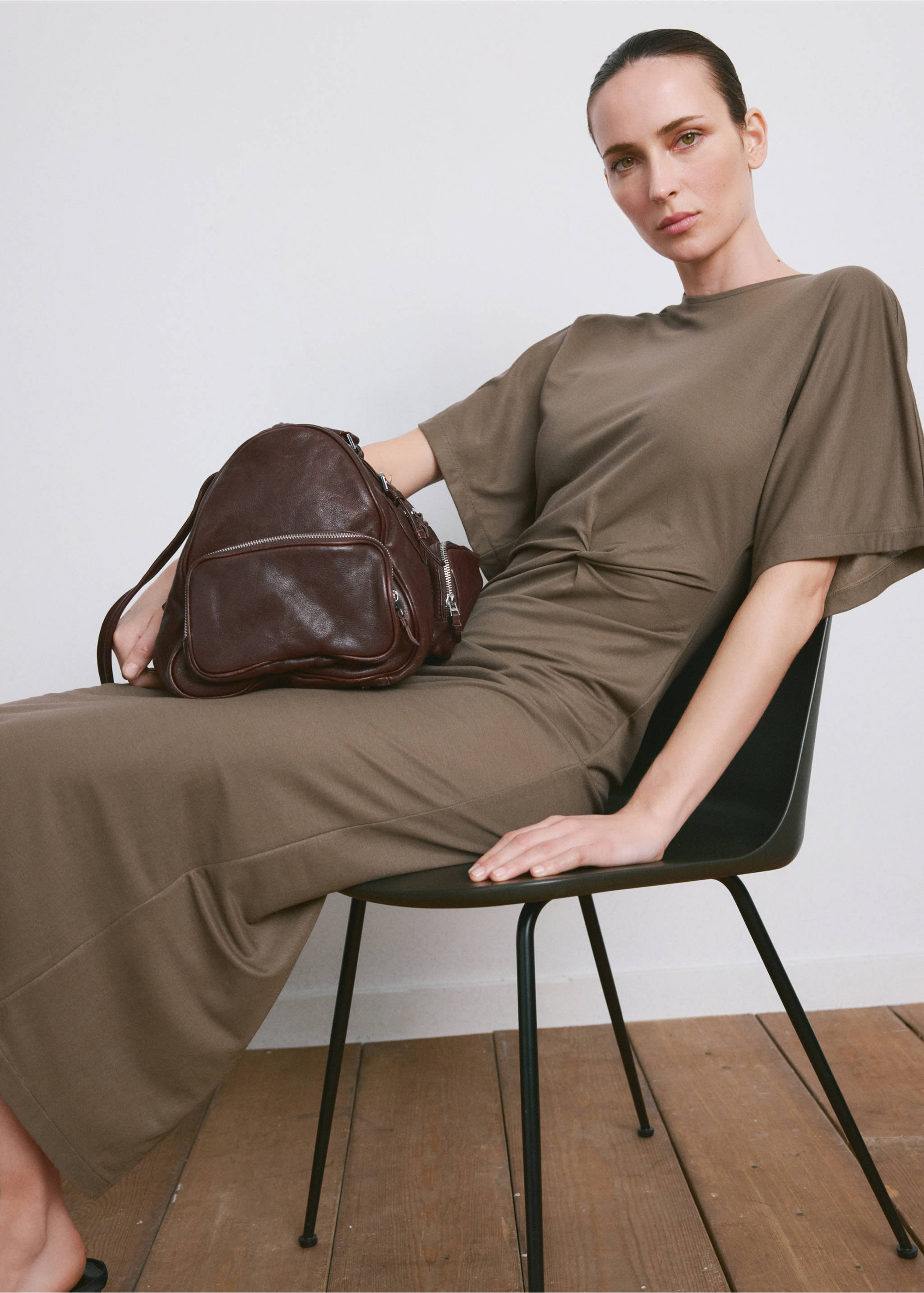 Dark khaki midi dress with short sleeves and a front knot detail, Light/Pastel Brown. Ref: 27055827-00.