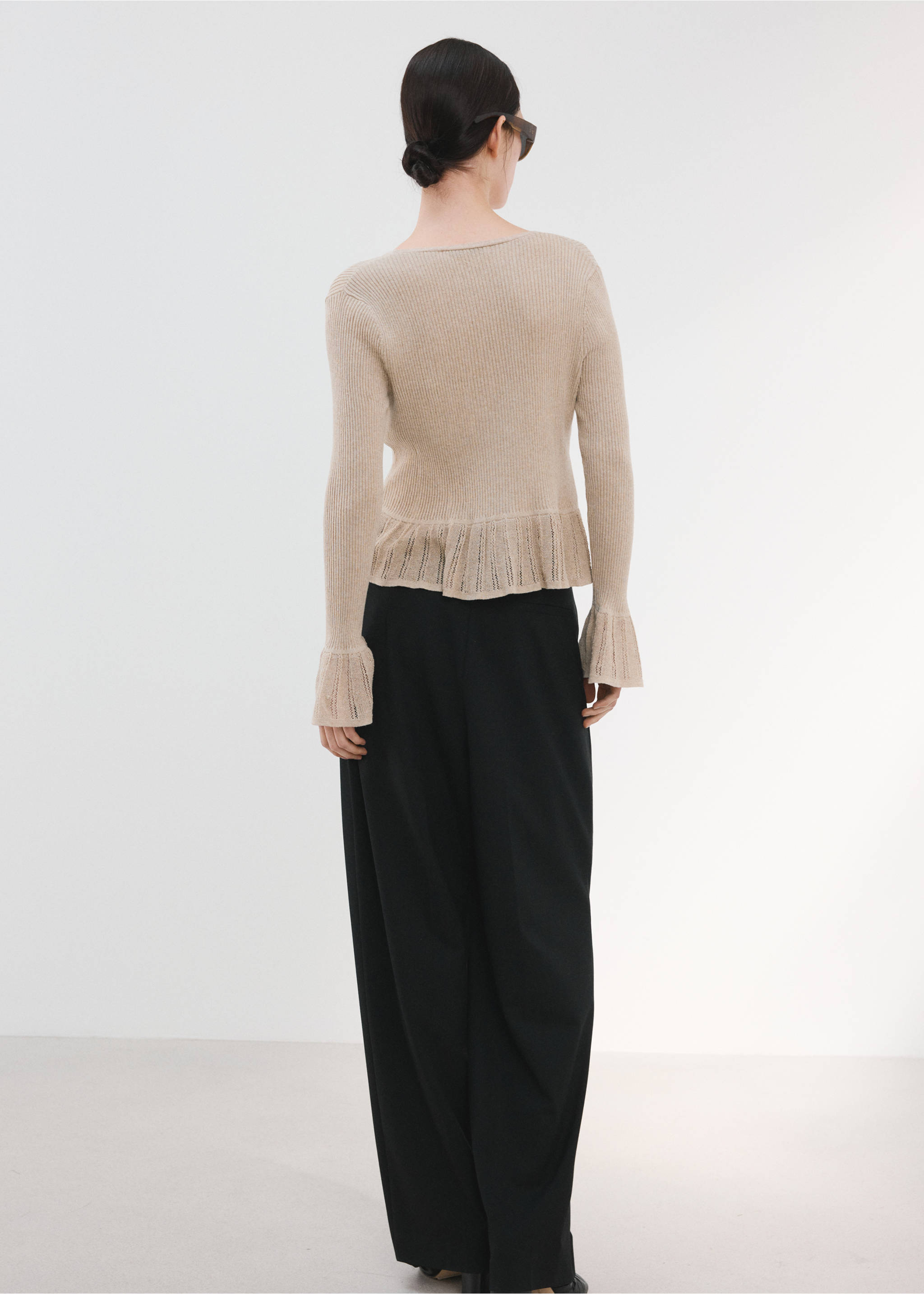 Beige ribbed cardigan with flared cuffs and hem, back view., Sand. Ref: 27055840-00.