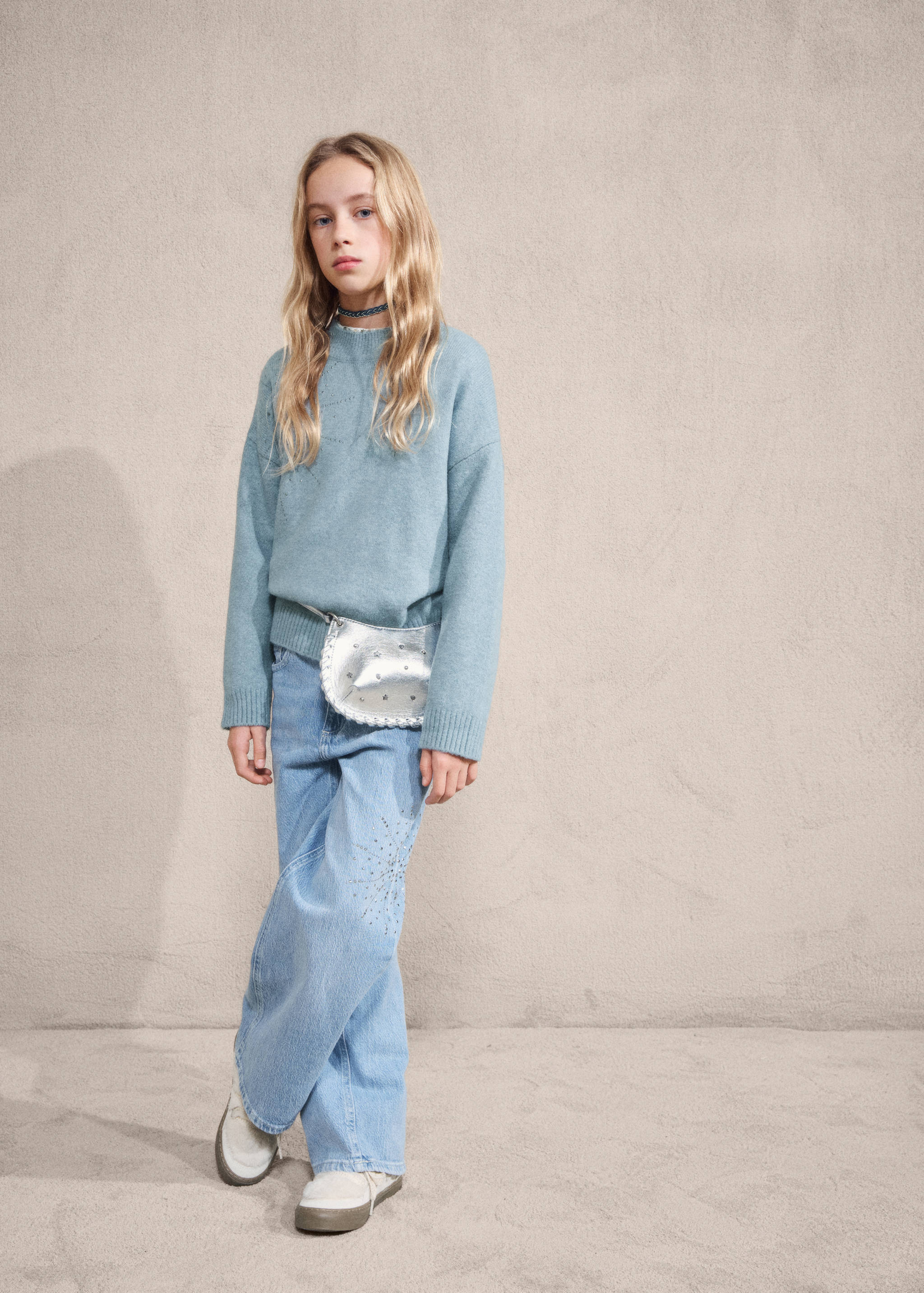 Light blue knitted jumper with round neck and drop shoulders.