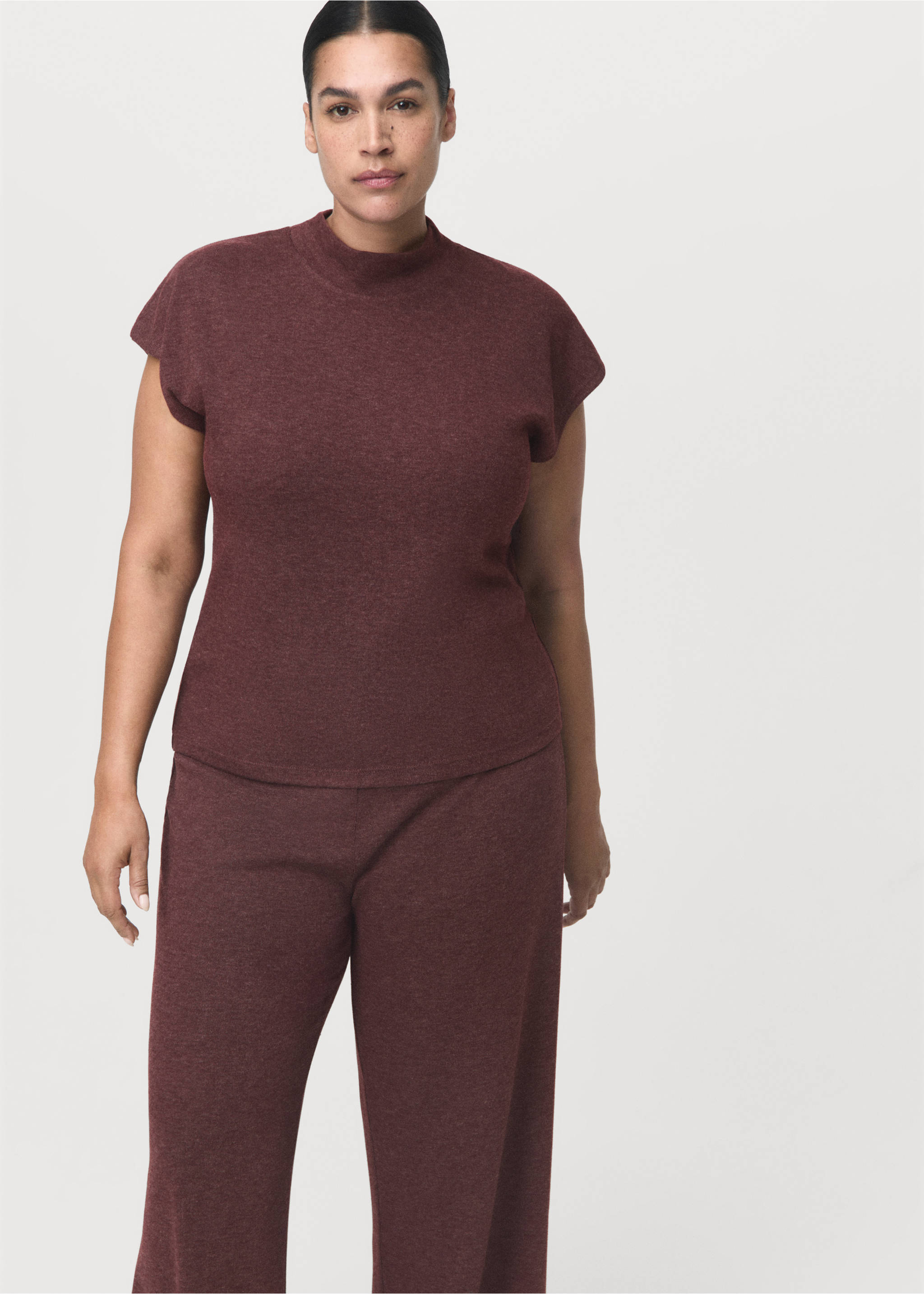 Knitted trousers with elastic waistband - Details of the article 5, Burgundy. Ref: 27061252-00.