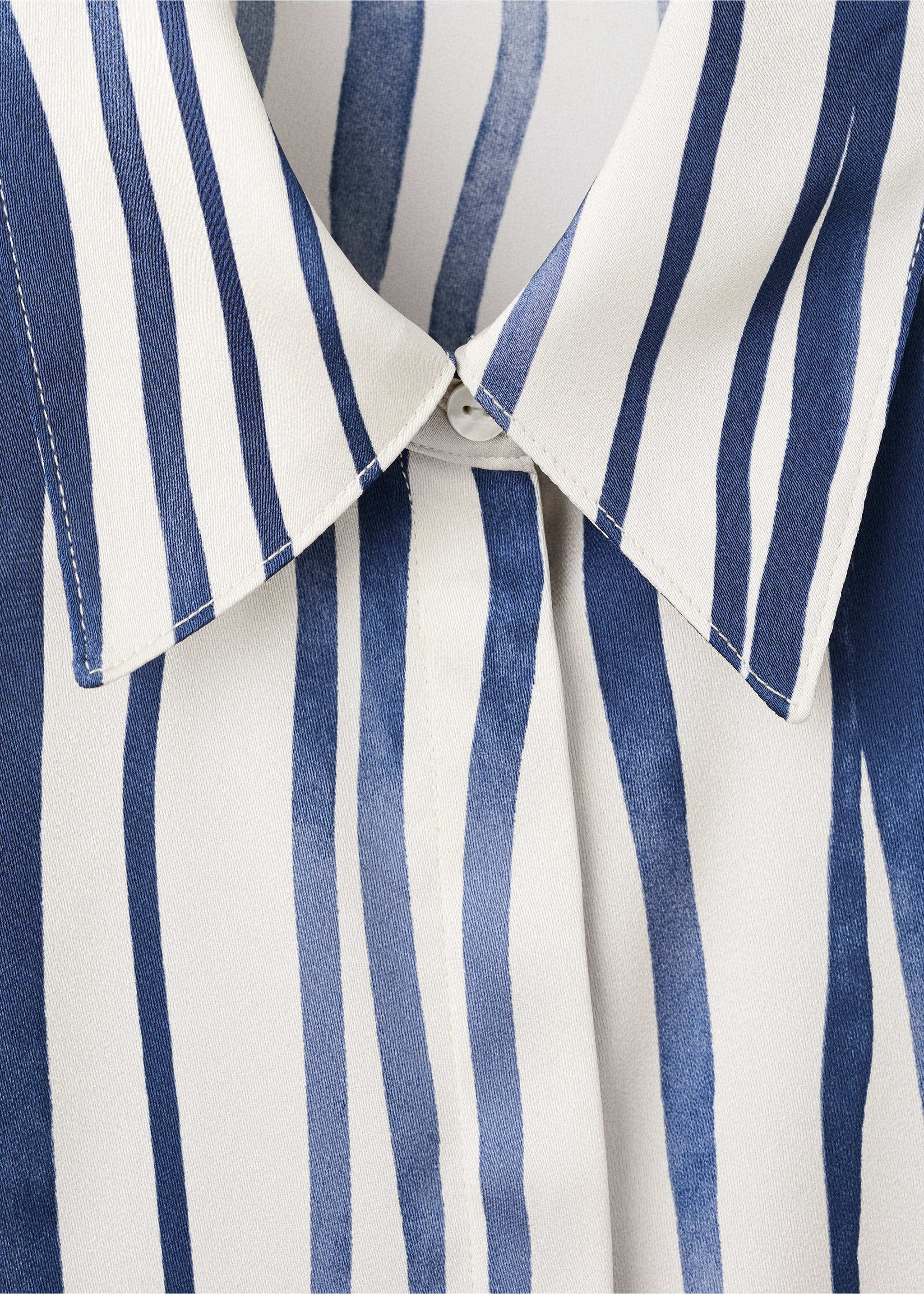 Chemise fluide imprimée - Détail de l'article 8, Bleu marine. Ref: 27061277-00.