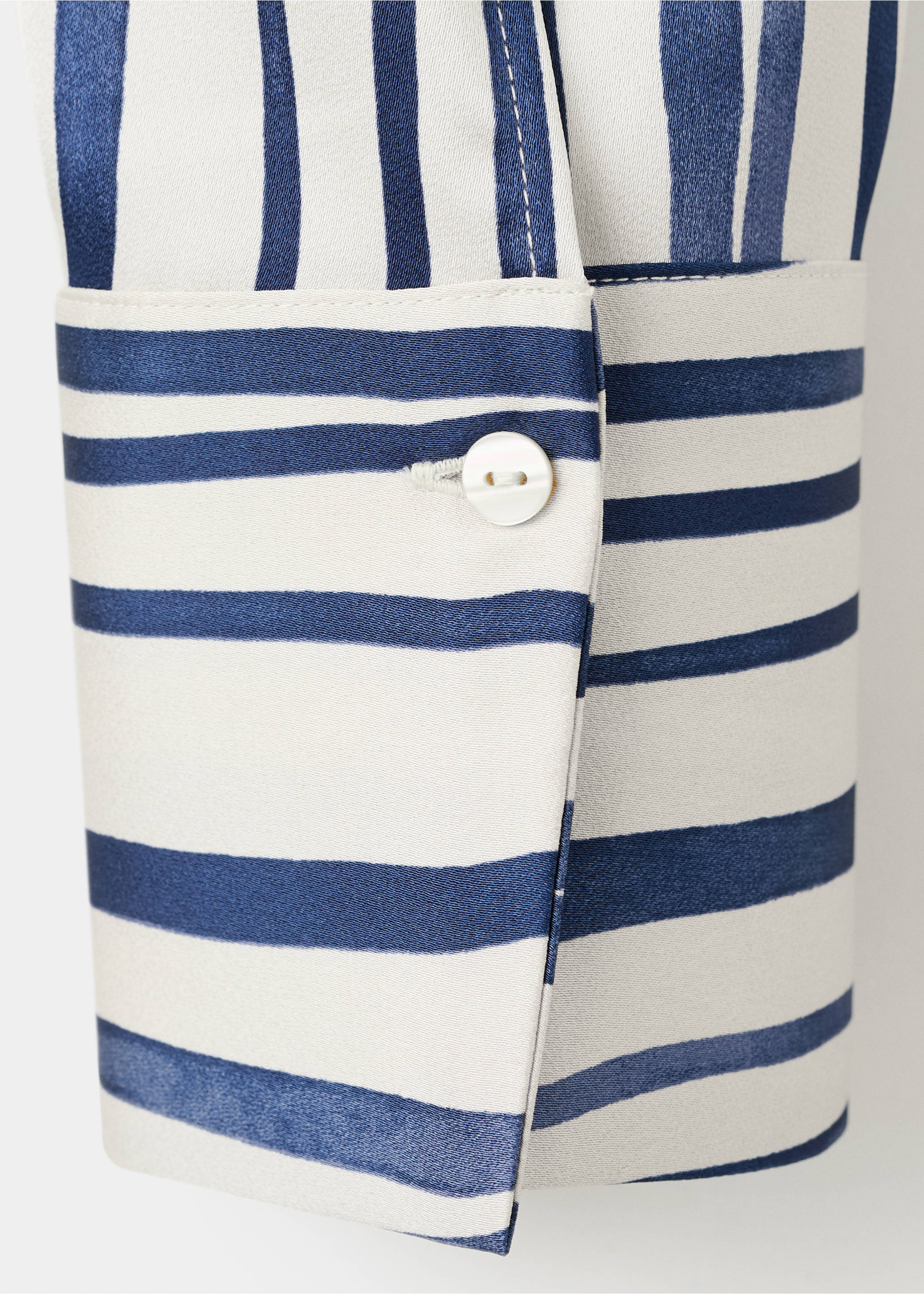 Chemise fluide imprimée - Détail de l'article 0, Bleu marine. Ref: 27061277-00.