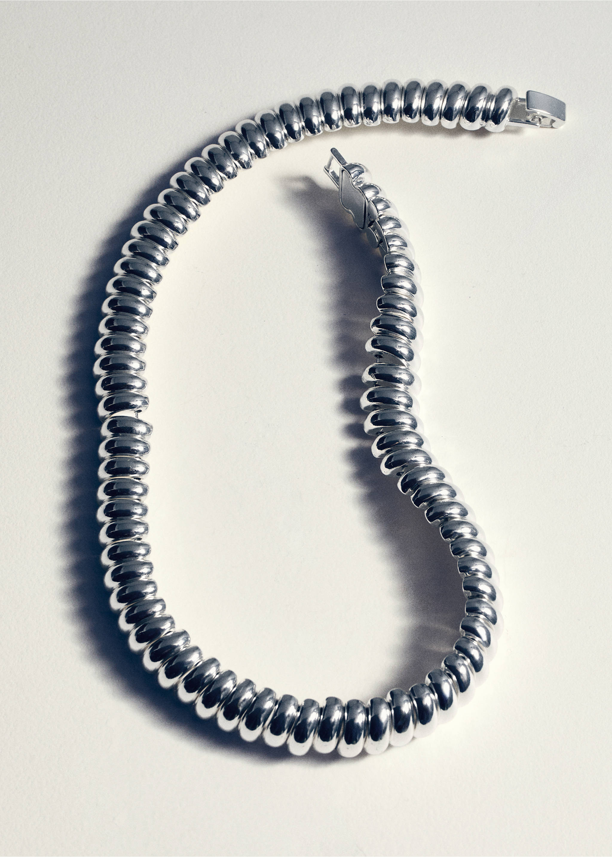 Silver-coloured metallic collar necklace with rounded segmented beads., Silver. Ref: 27061318-00.