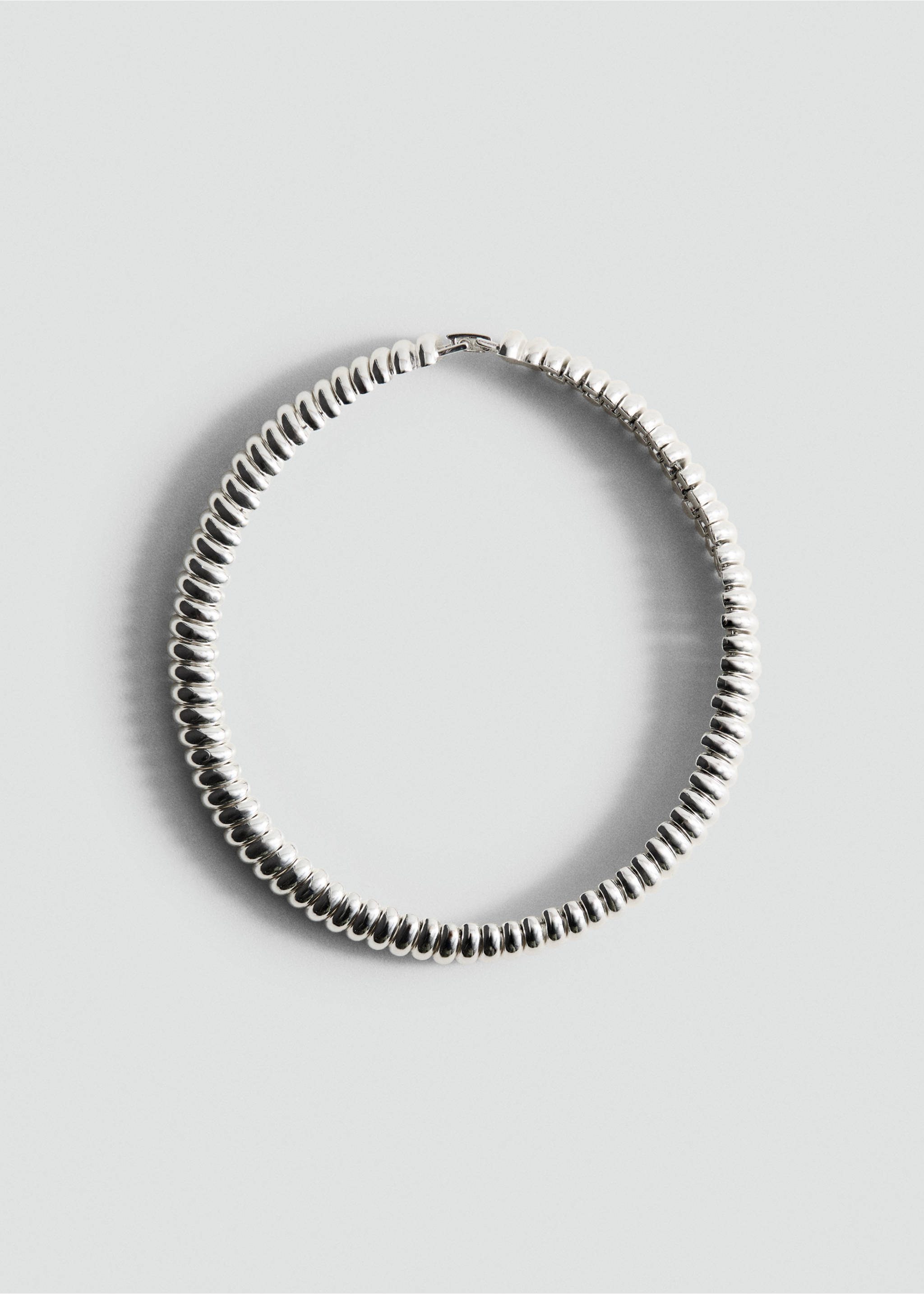 Silver-coloured textured collar necklace with a rounded beaded design., Silver. Ref: 27061318-00.