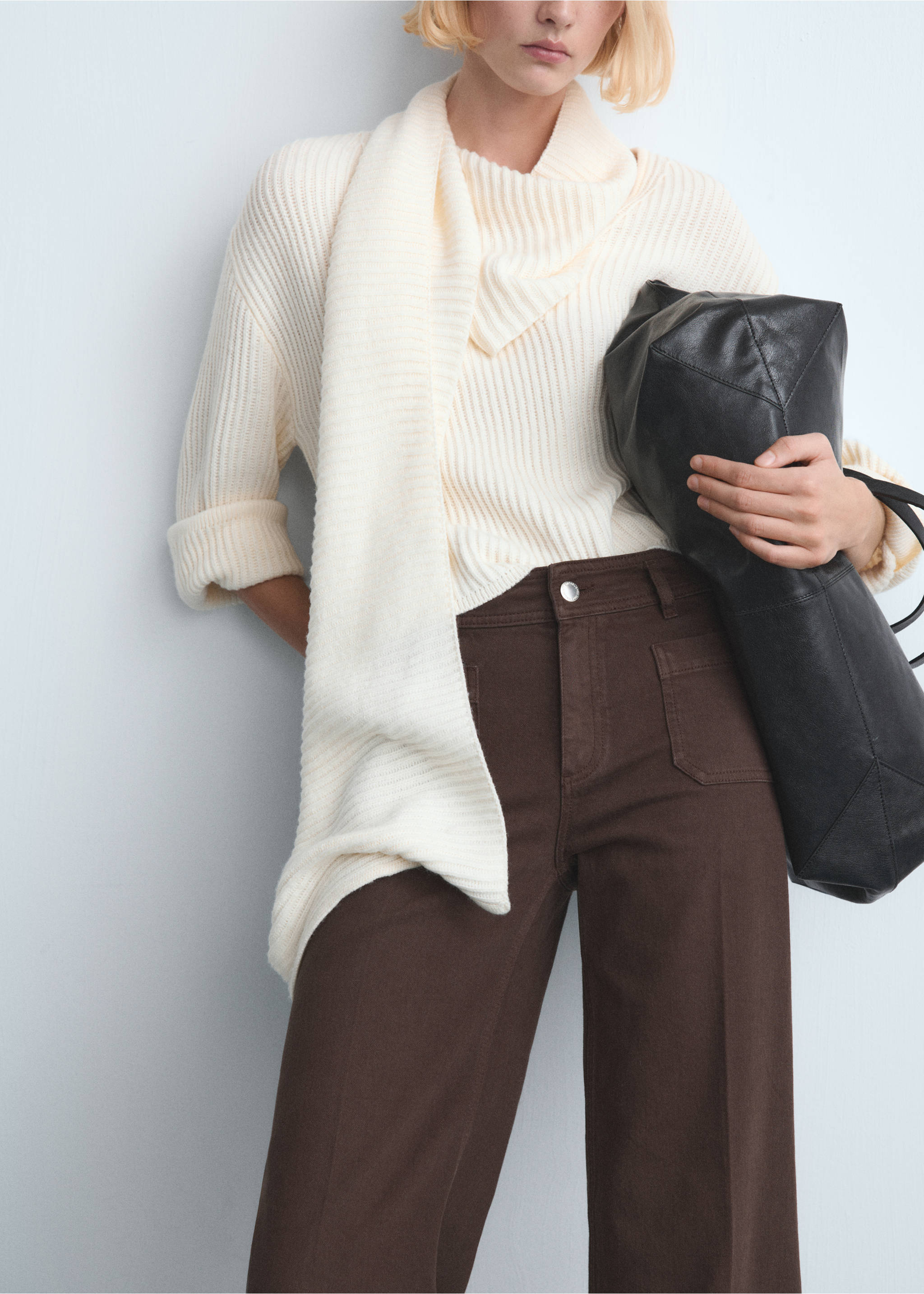 Wide leg jeans with pockets - Details of the article 3, Chocolate. Ref: 27061322-00.