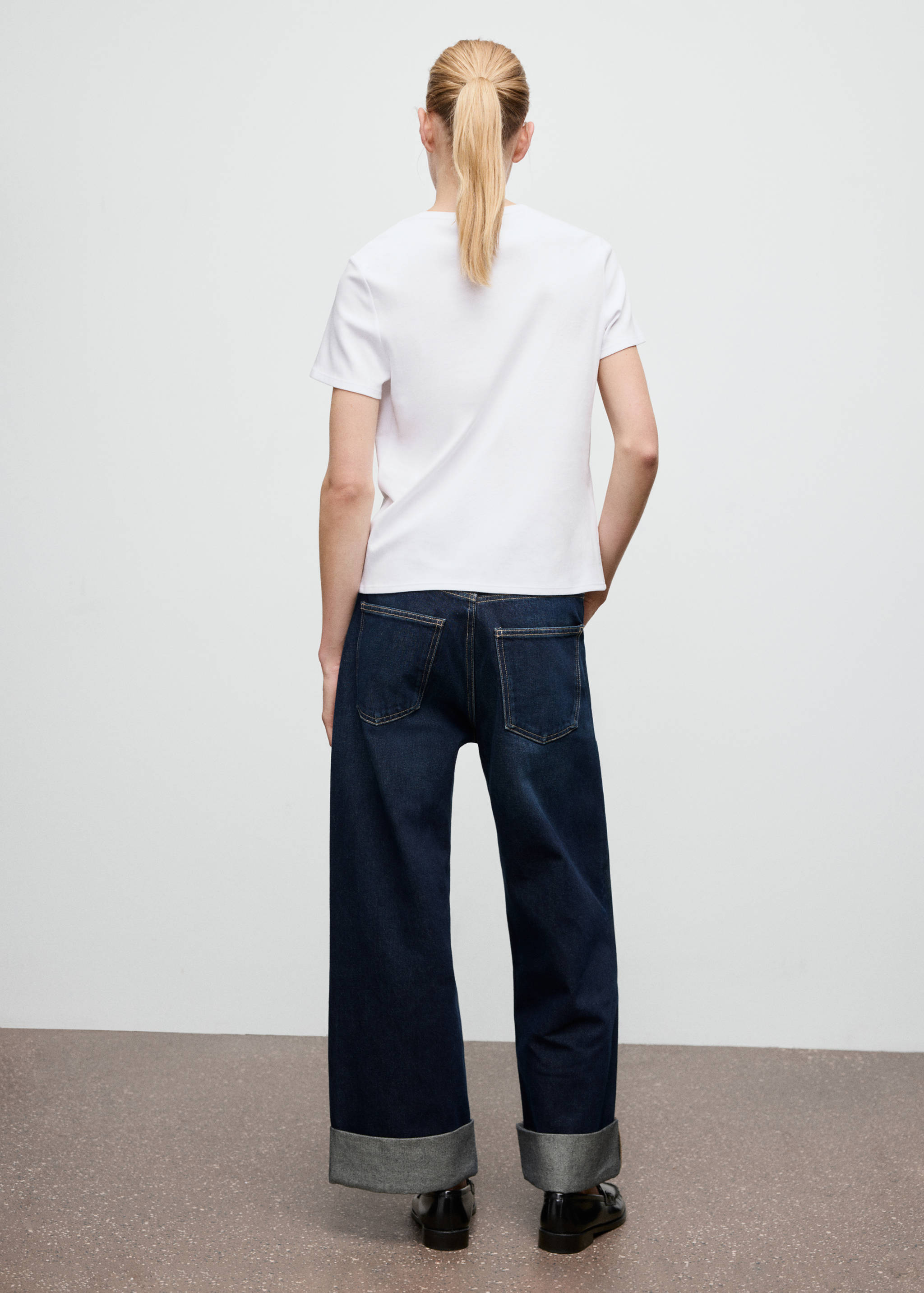 Short-sleeved cotton t-shirt - Reverse of the article