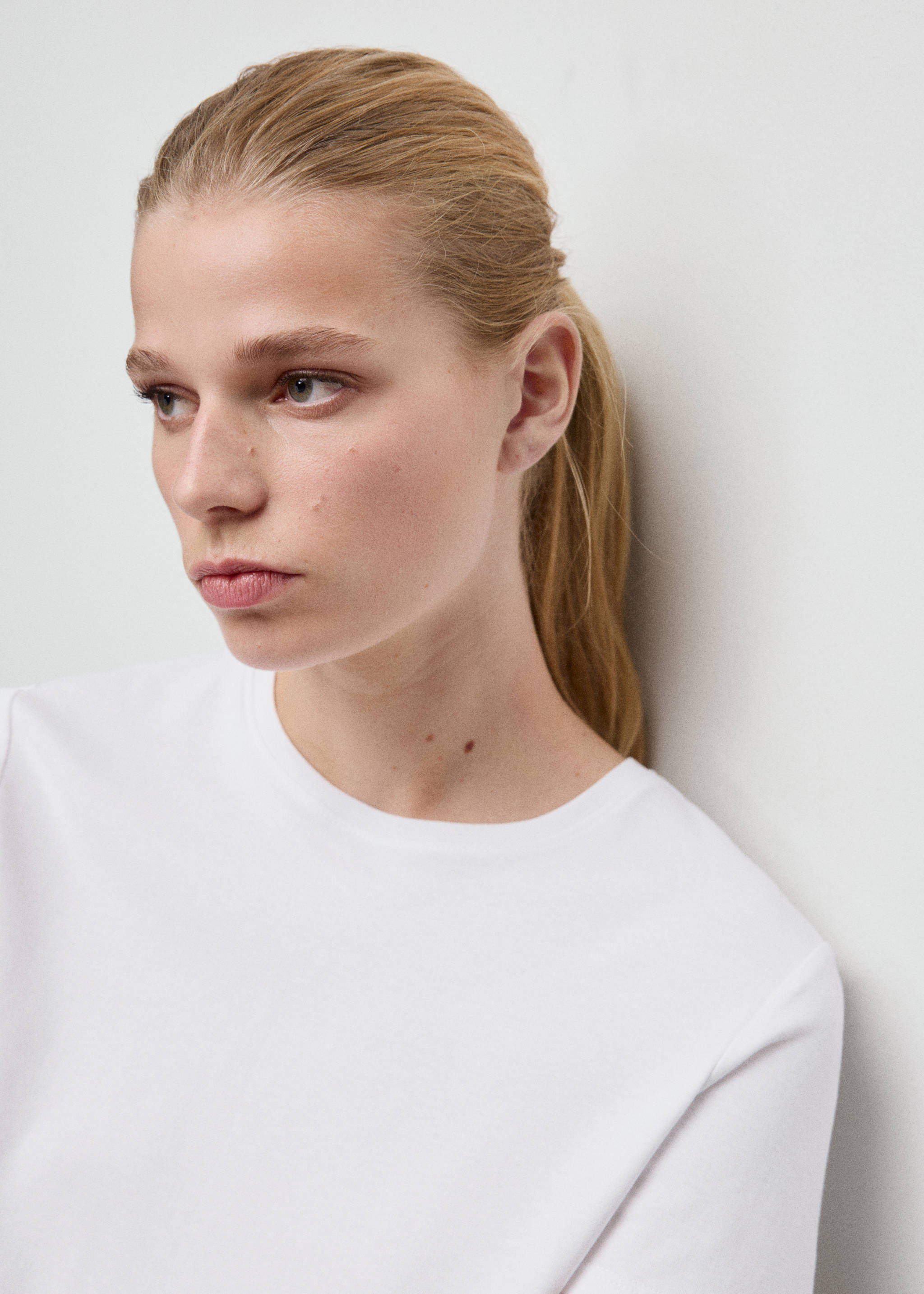 Short-sleeved cotton t-shirt - Details of the article 1