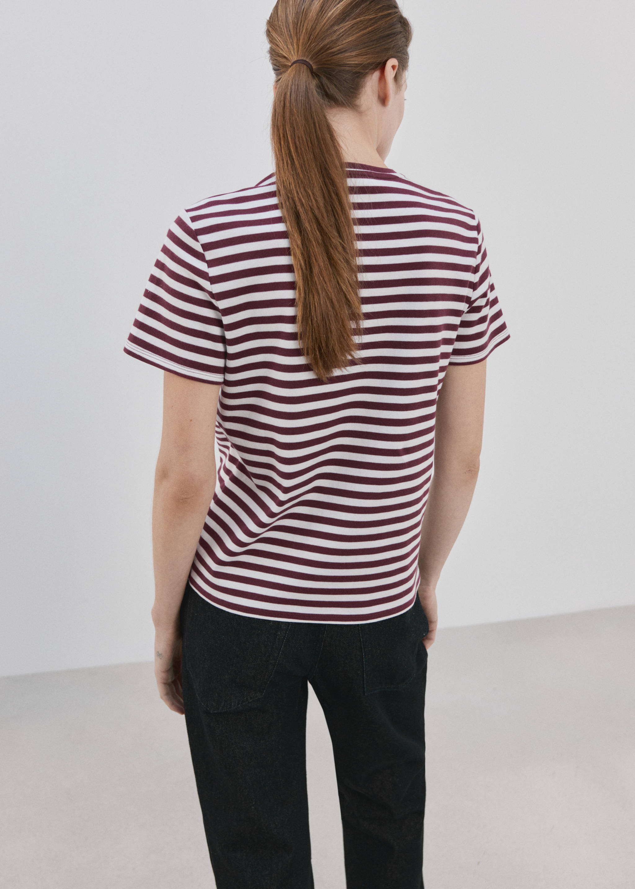 Short-sleeved cotton t-shirt - Reverse of the article