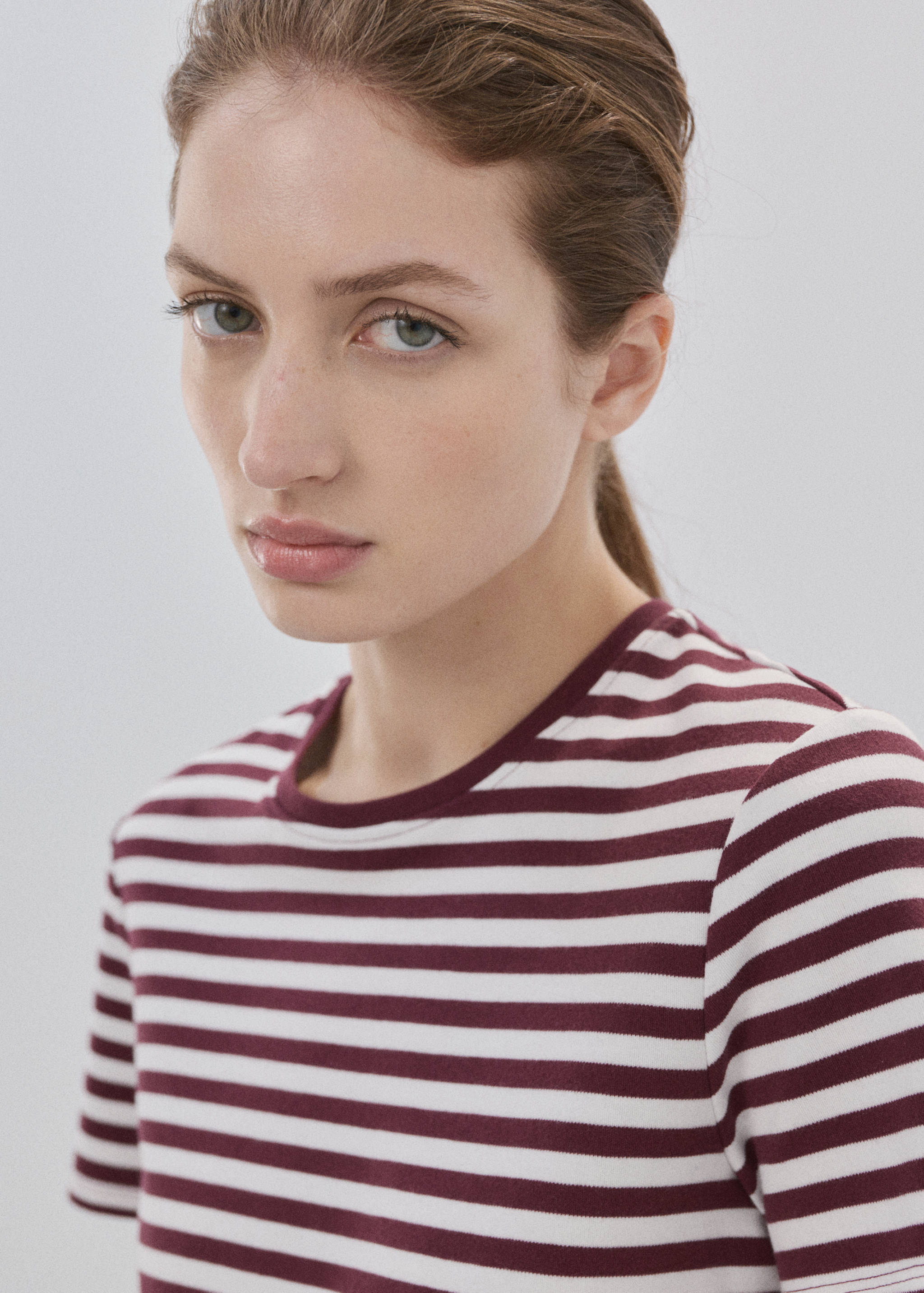 Short-sleeved cotton t-shirt - Details of the article 1