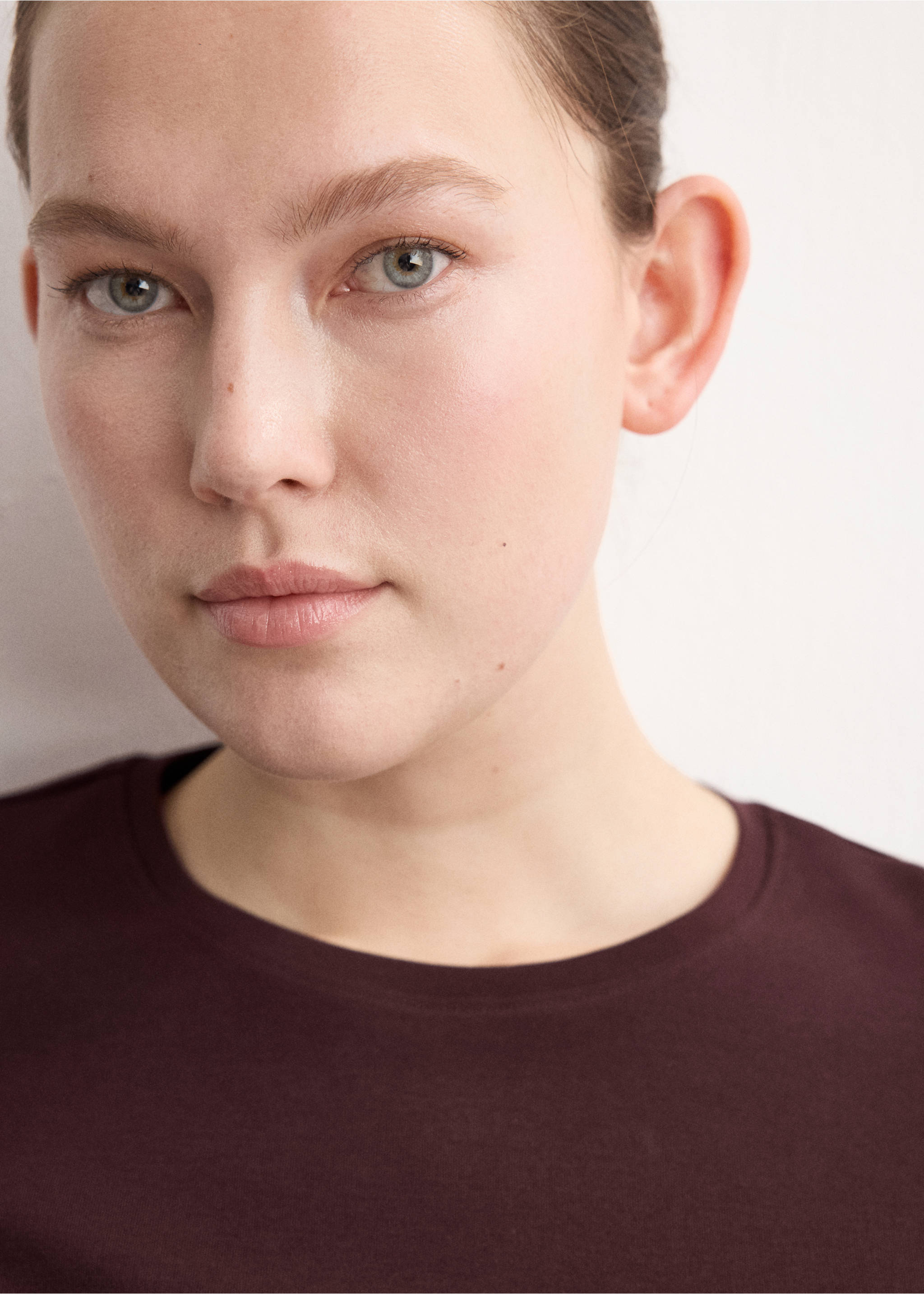 Short-sleeved cotton t-shirt - Details of the article 4, Burgundy. Ref: 27063312-00.