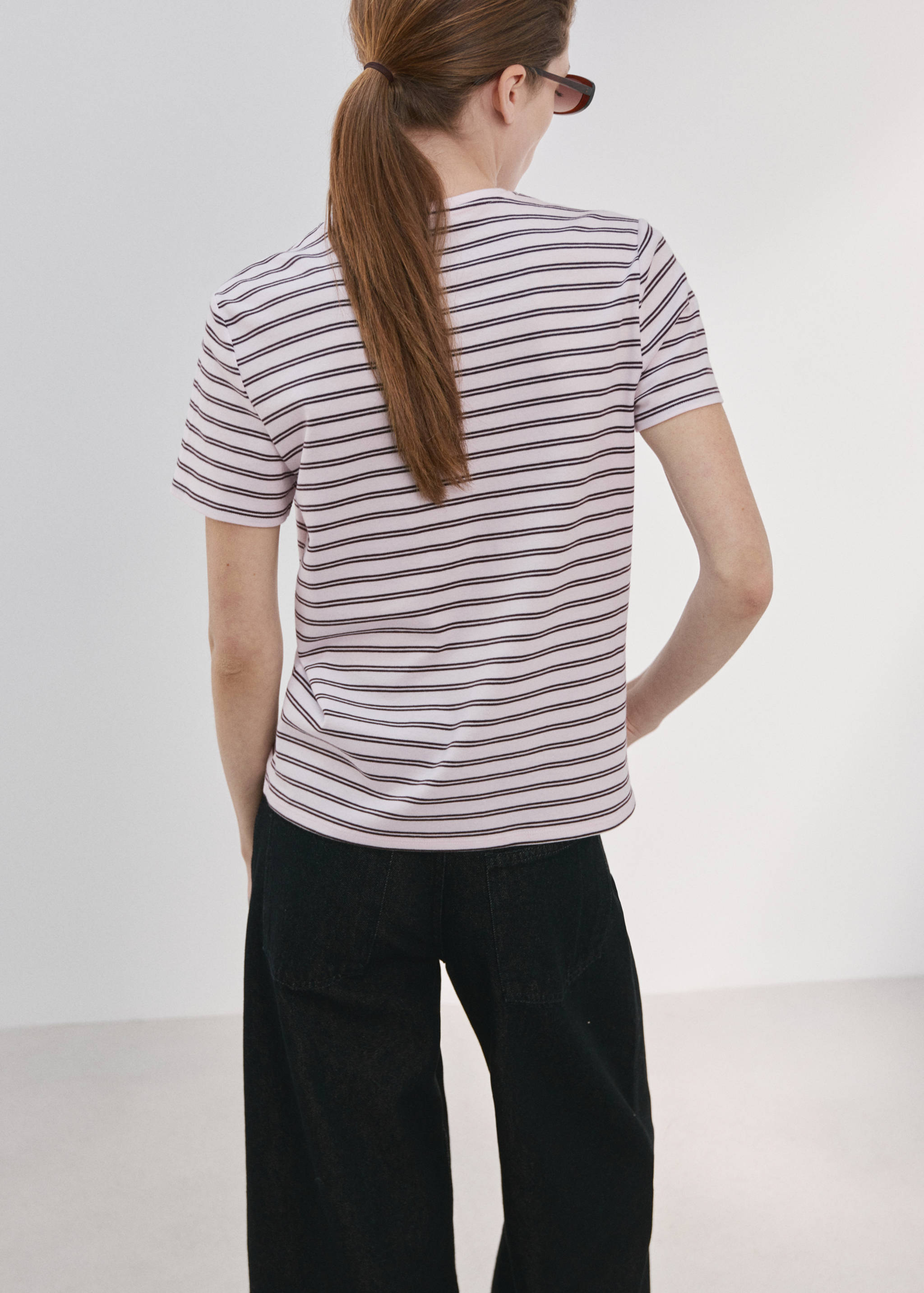 Short-sleeved cotton t-shirt - Reverse of the article