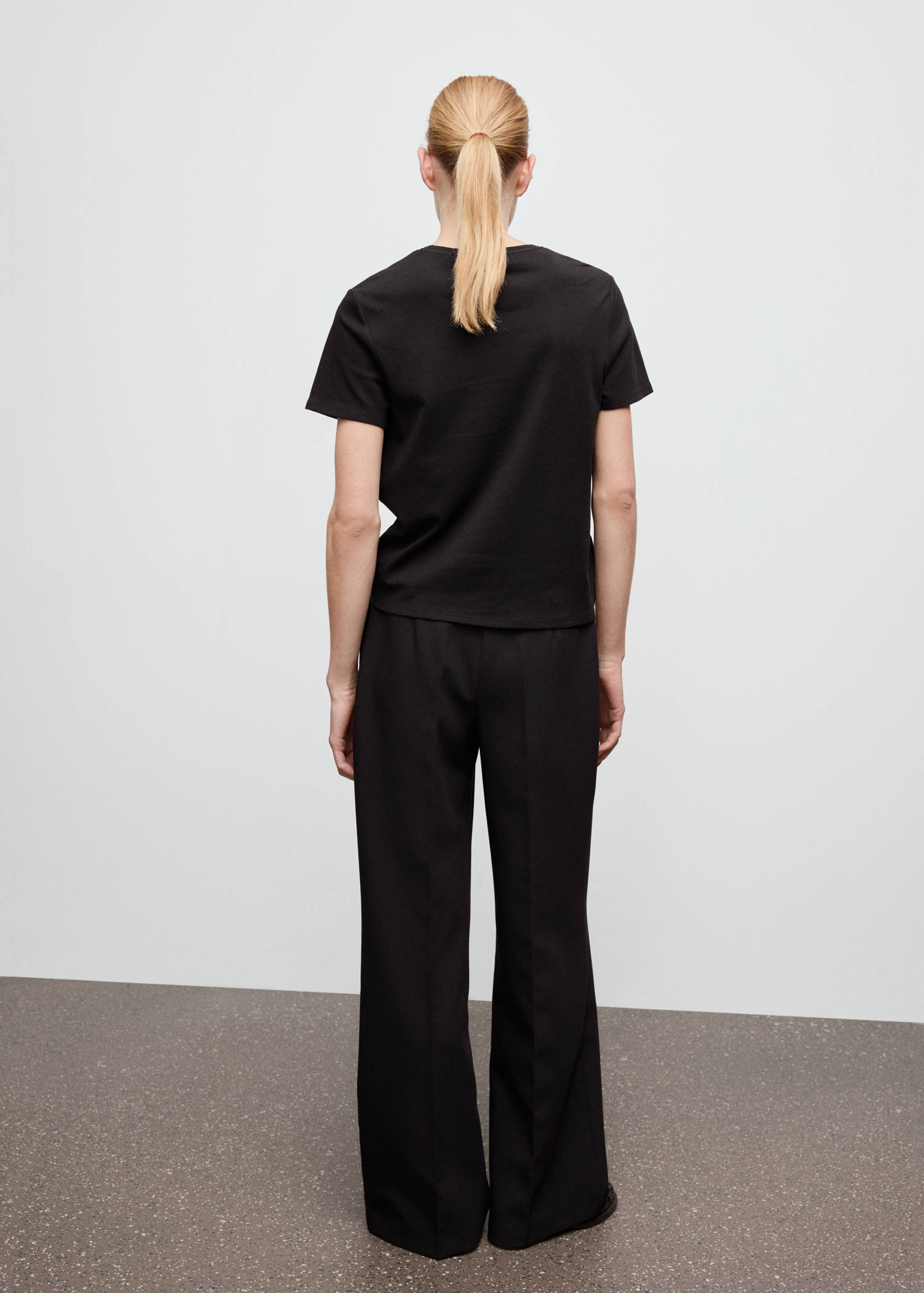 Short-sleeved cotton t-shirt - Reverse of the article