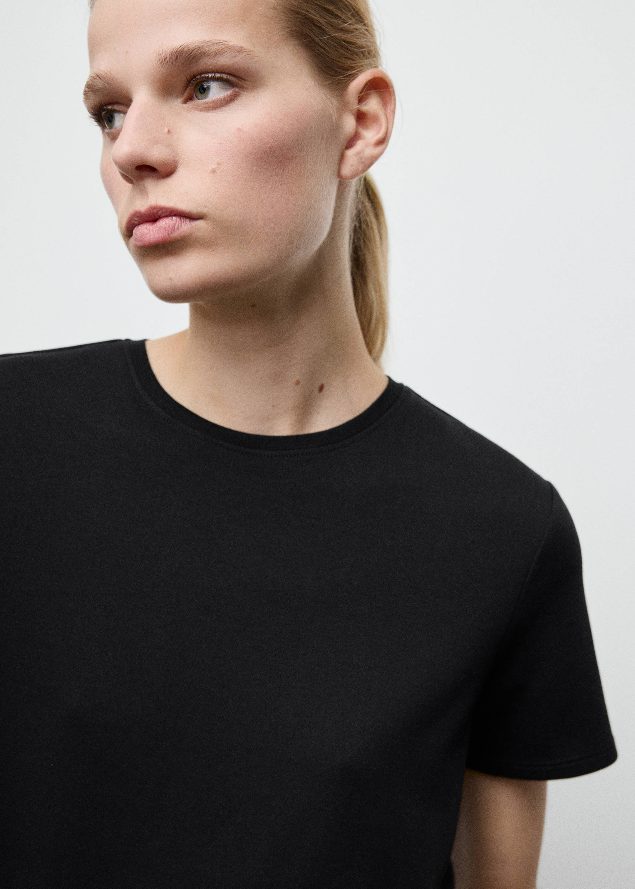 Short-sleeved cotton t-shirt - Details of the article 1