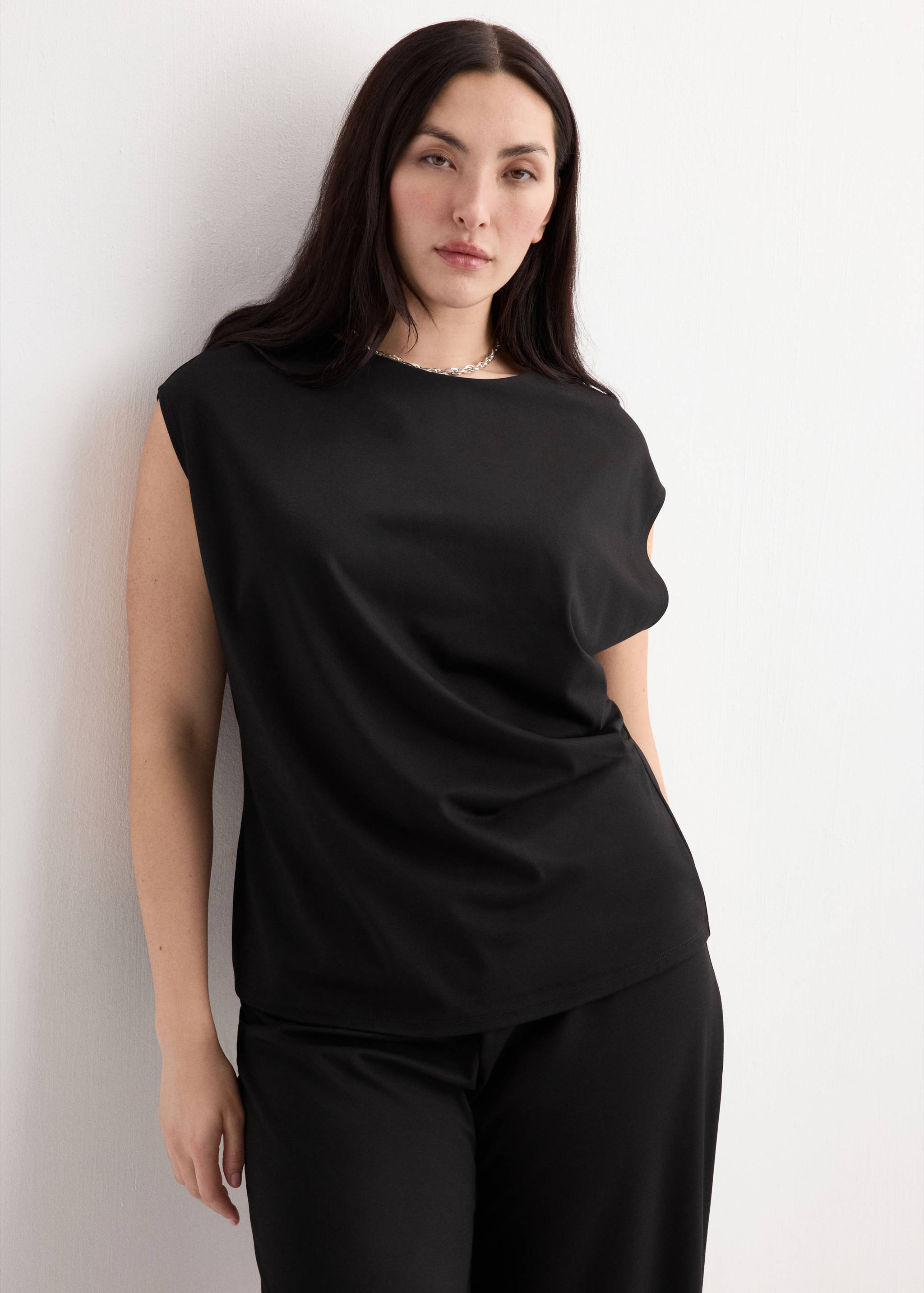 T-shirt with gathered details - Details of the article 5
