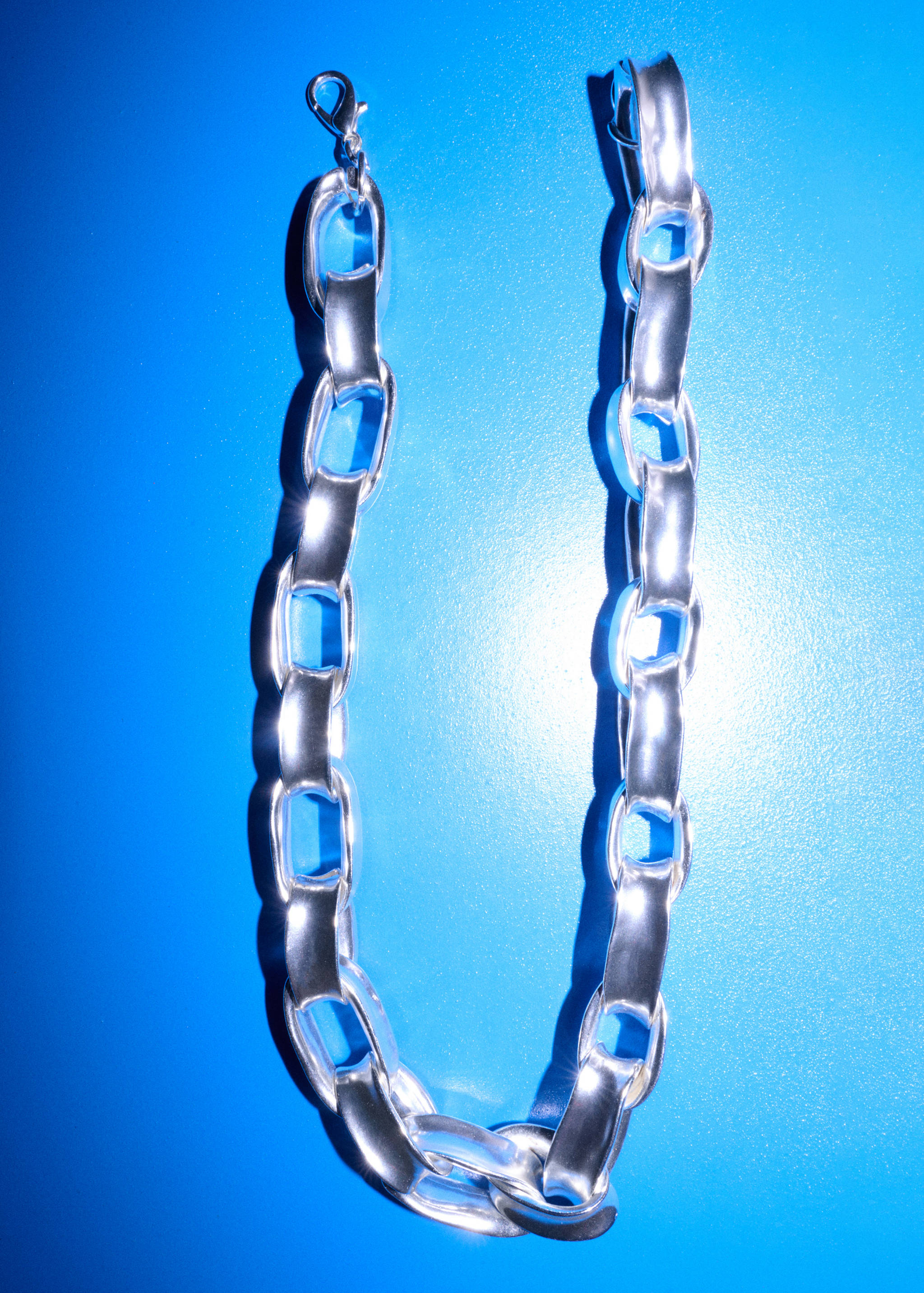 Silver-coloured chunky link collar necklace with a polished metallic finish.