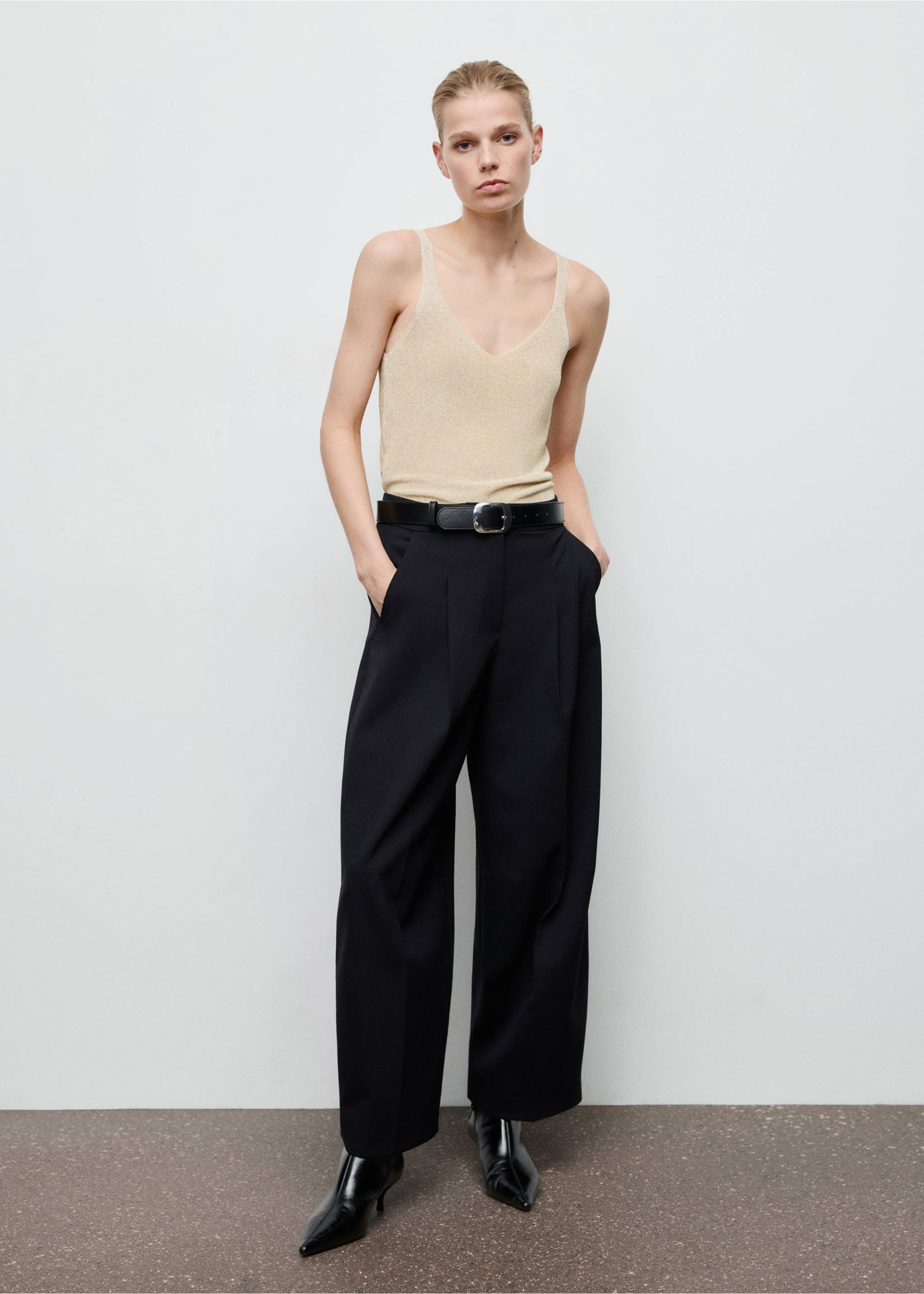 Lurex knitted V-neck top - General plane, Gold. Ref: 27071265-00.
