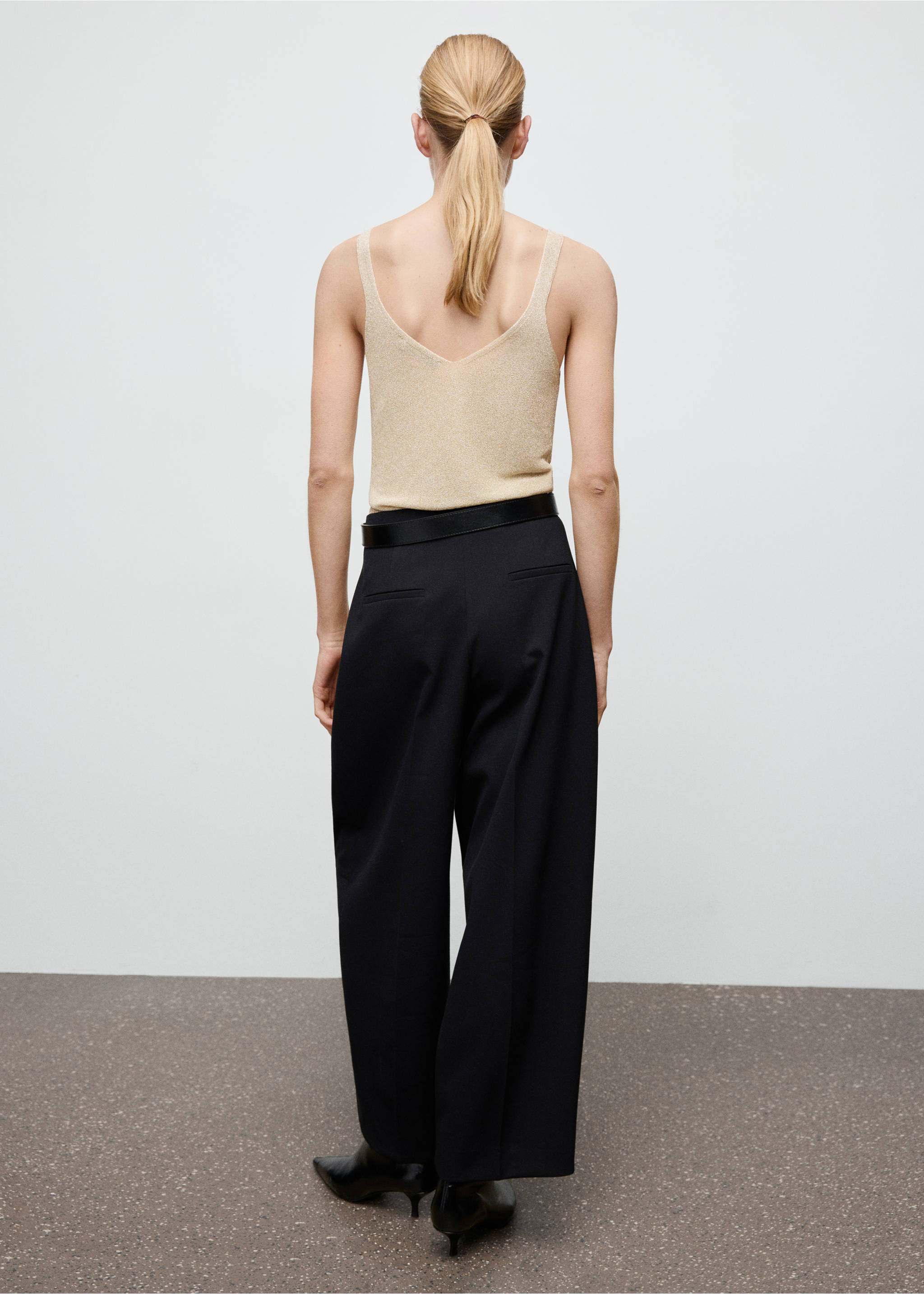 Lurex knitted V-neck top - Reverse of the article, Gold. Ref: 27071265-00.