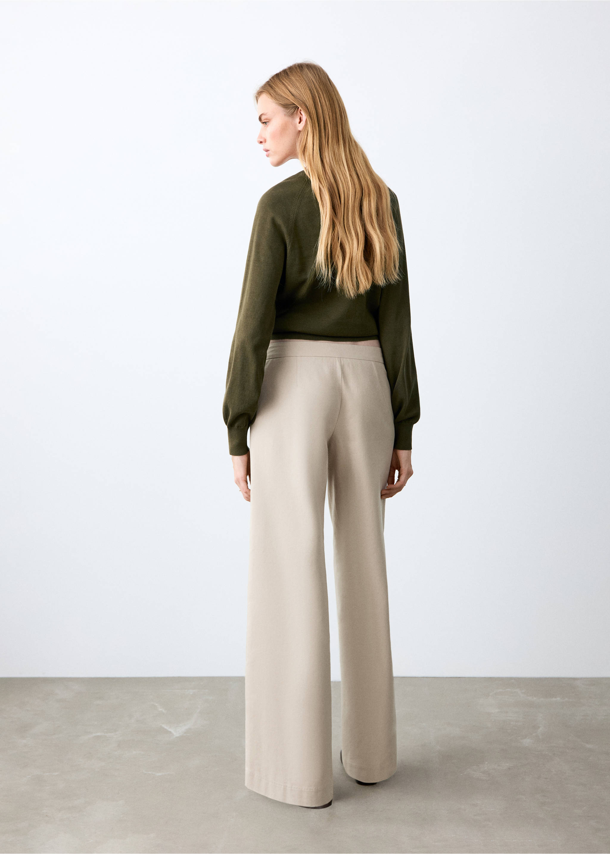 Light beige wide-leg trousers, back view., Beige. Ref: 27072549-00.