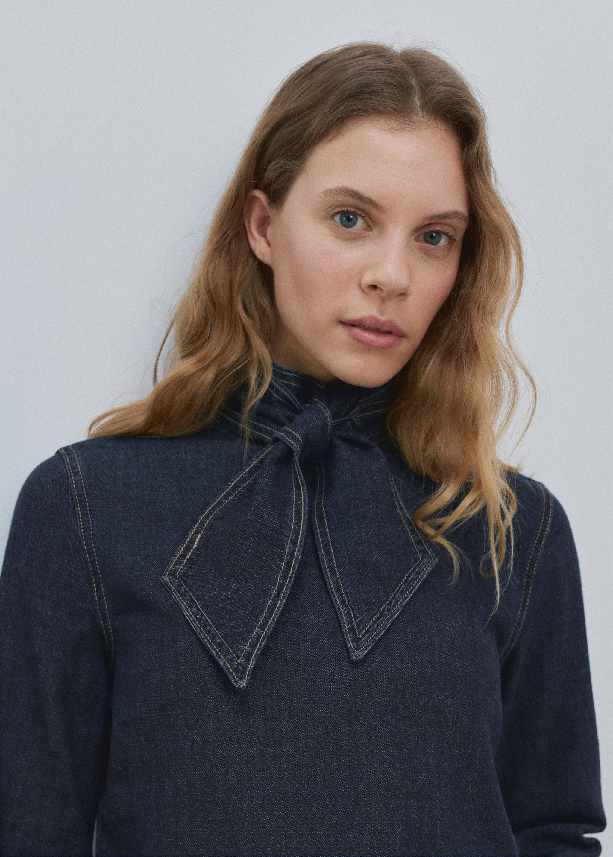 Denim shirt with tie fastening - Details of the article 1