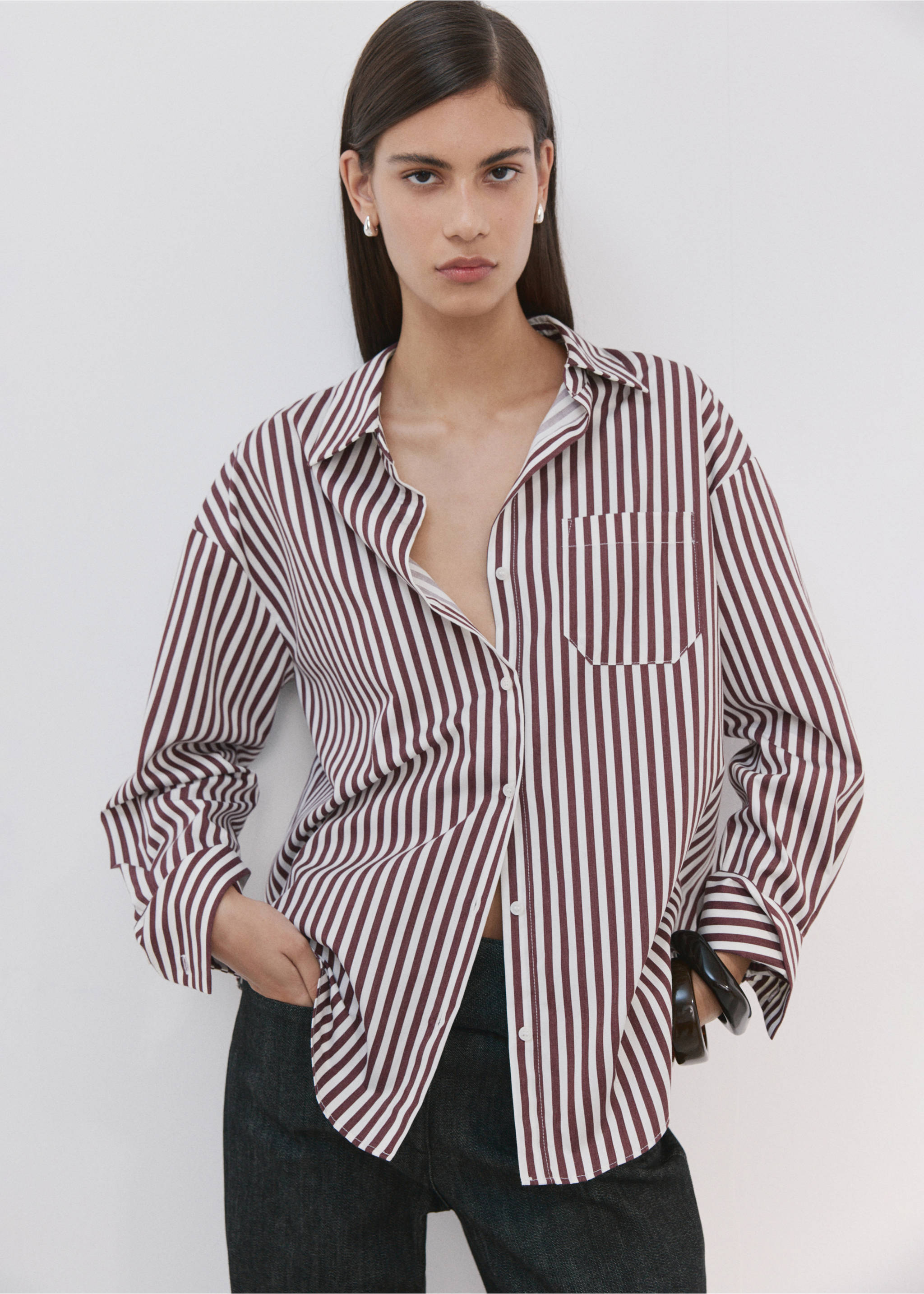 Burgundy and white striped long-sleeved shirt with a classic collar., Ecru. Ref: 27075821-00.