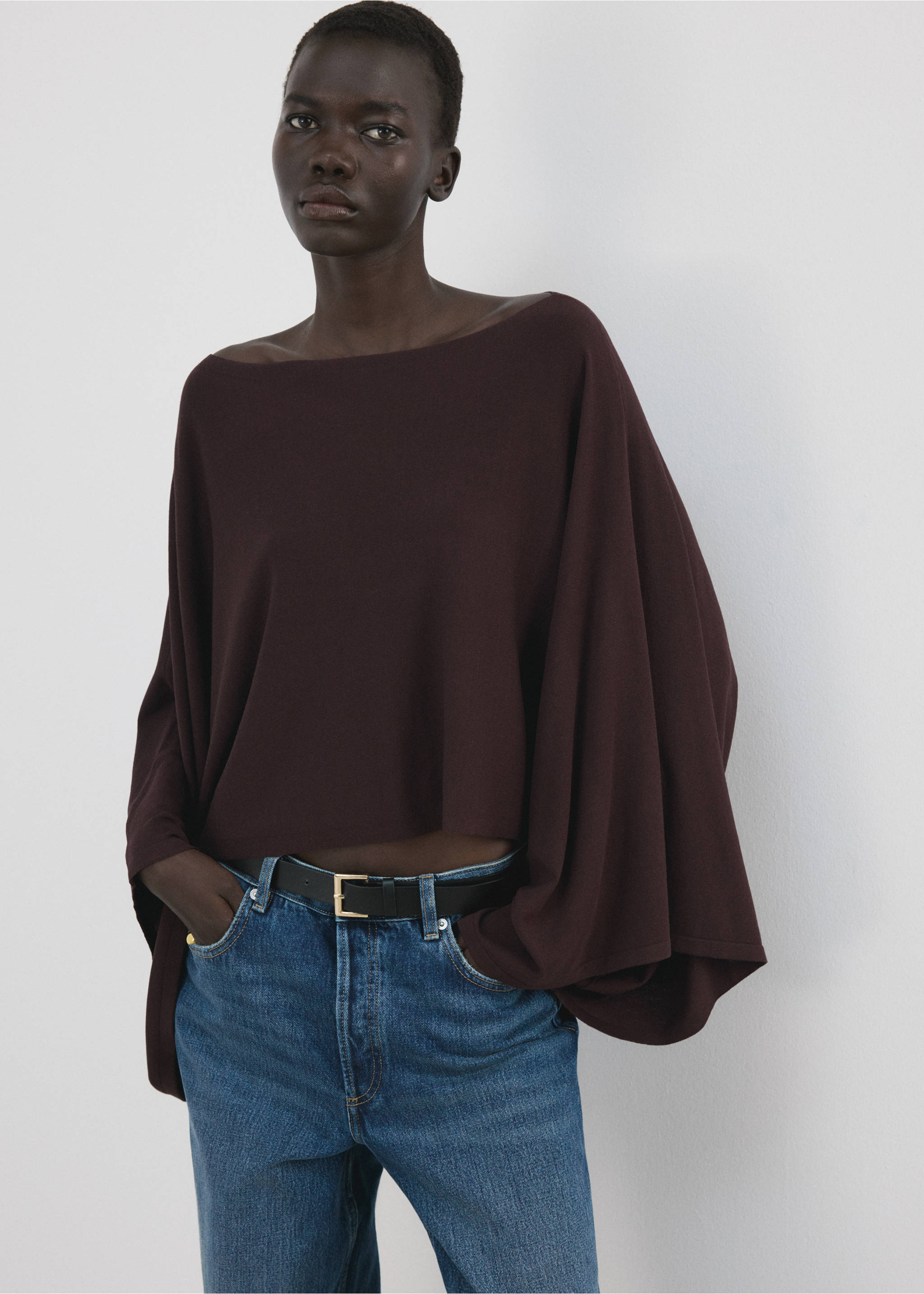Dark burgundy cropped cape with a boat neckline and relaxed sleeves., Wine. Ref: 27075826-00.
