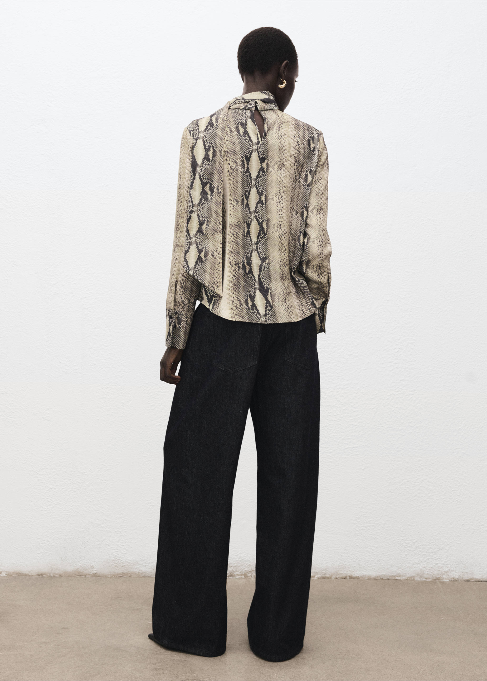 Animal-print blouse with scarf - Reverse of the article, Brown. Ref: 27081265-00.