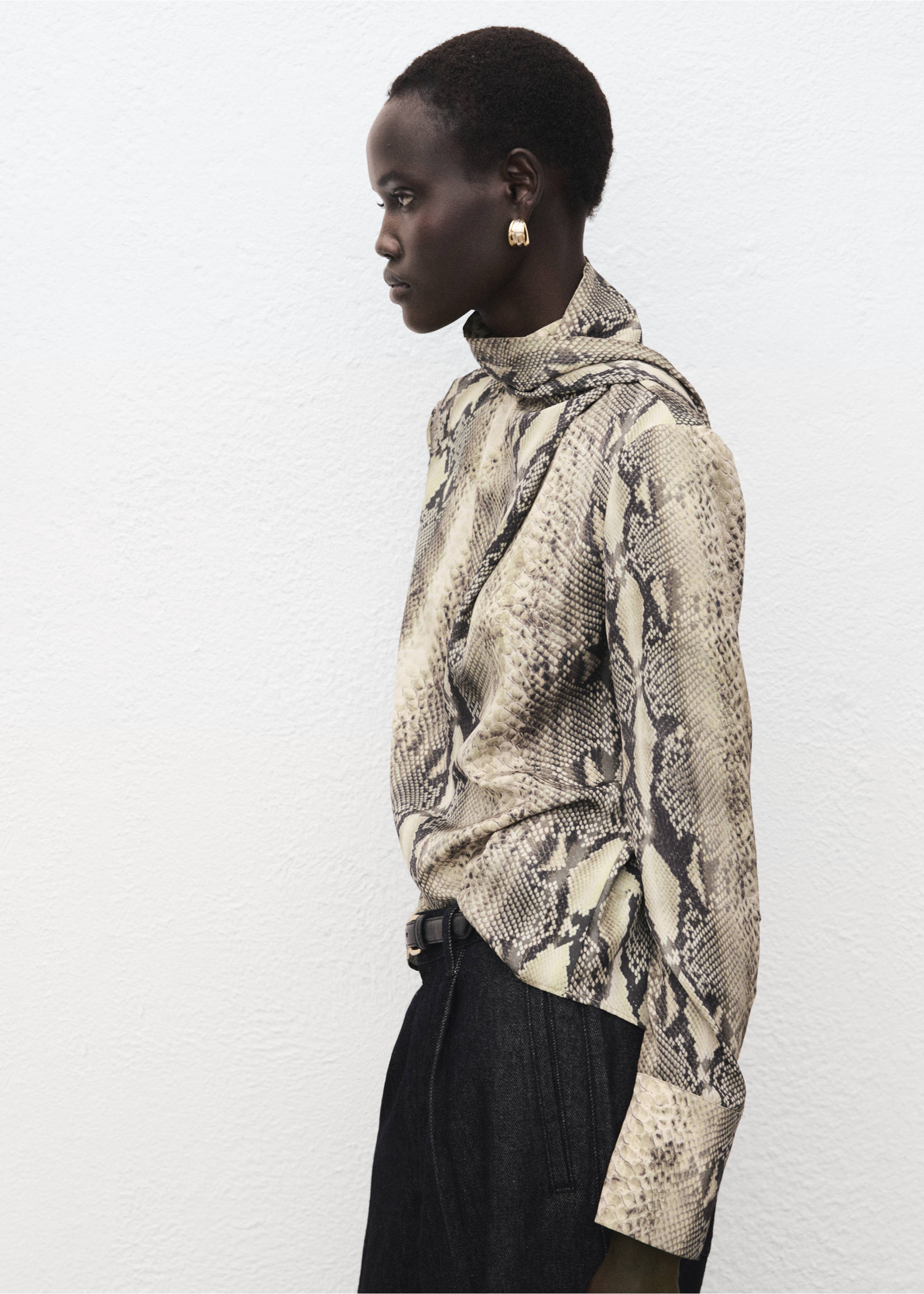 Animal-print blouse with scarf - Details of the article 2, Brown. Ref: 27081265-00.
