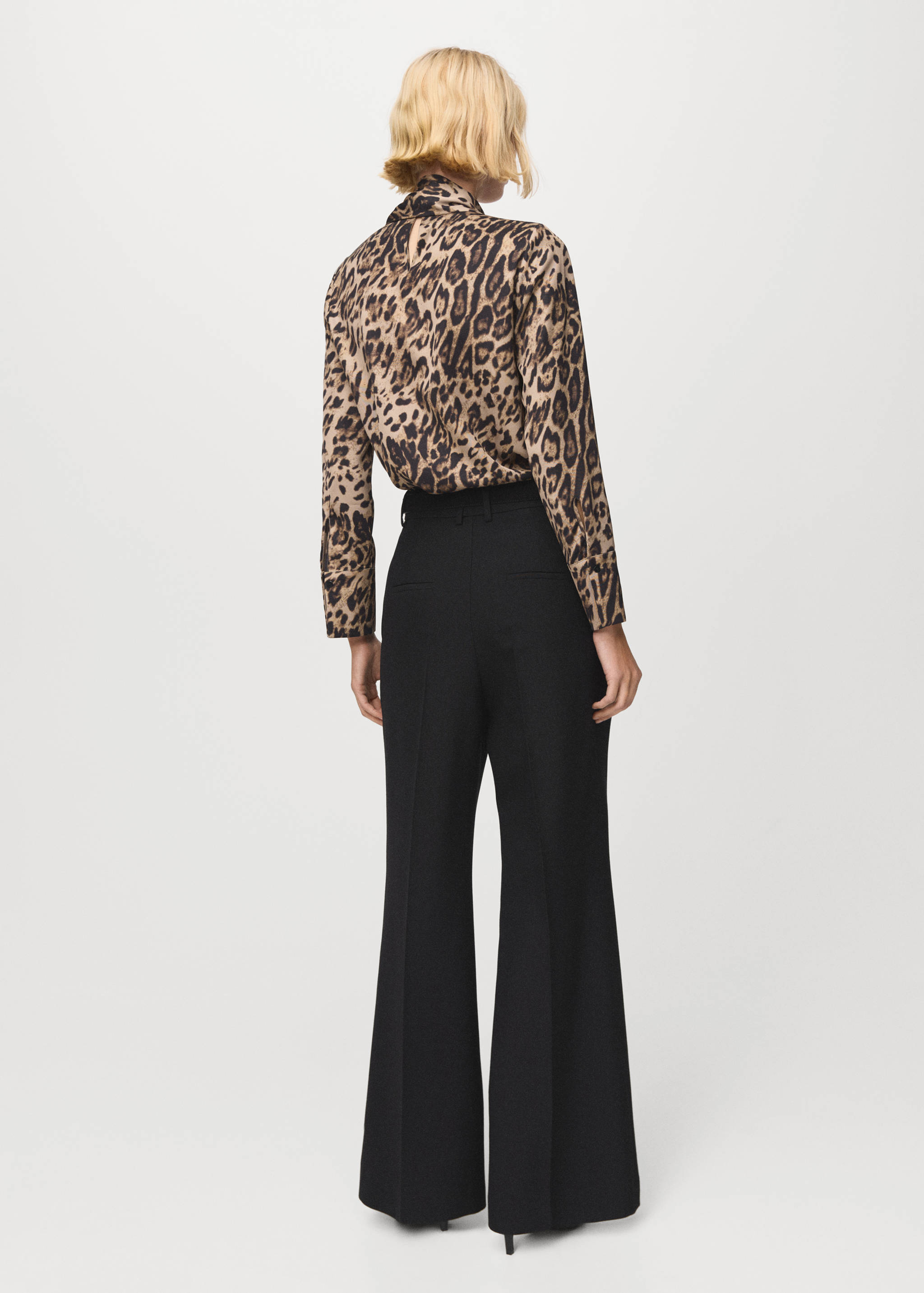 Animal-print blouse with scarf - Reverse of the article