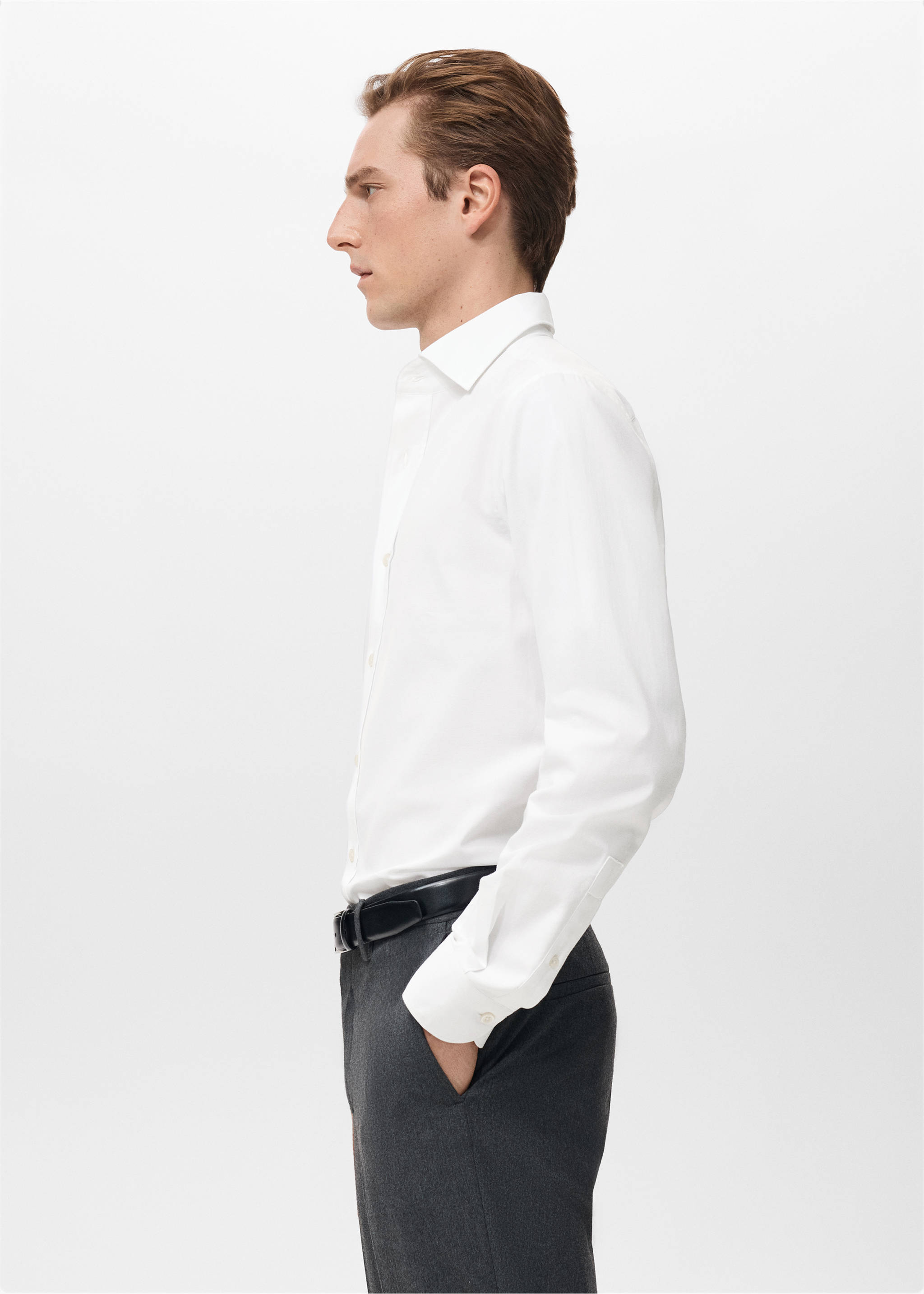White long-sleeved shirt with classic collar and button-down front., White. Ref: 27081310-00.