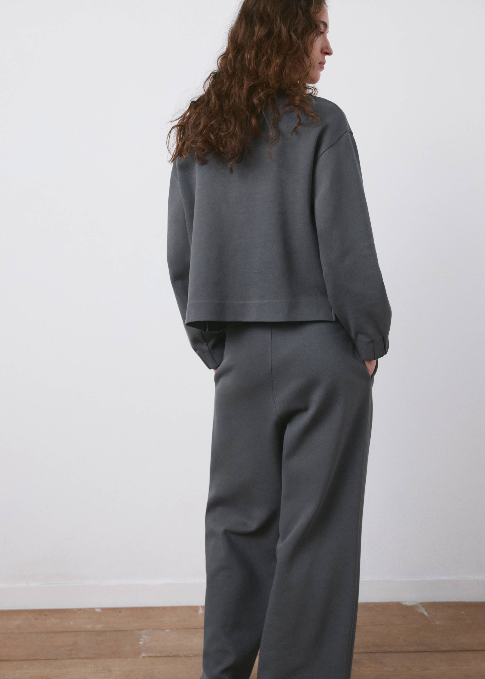 Dark grey sweatshirt with a relaxed fit, shown from the back., Blue. Ref: 27083315-00.