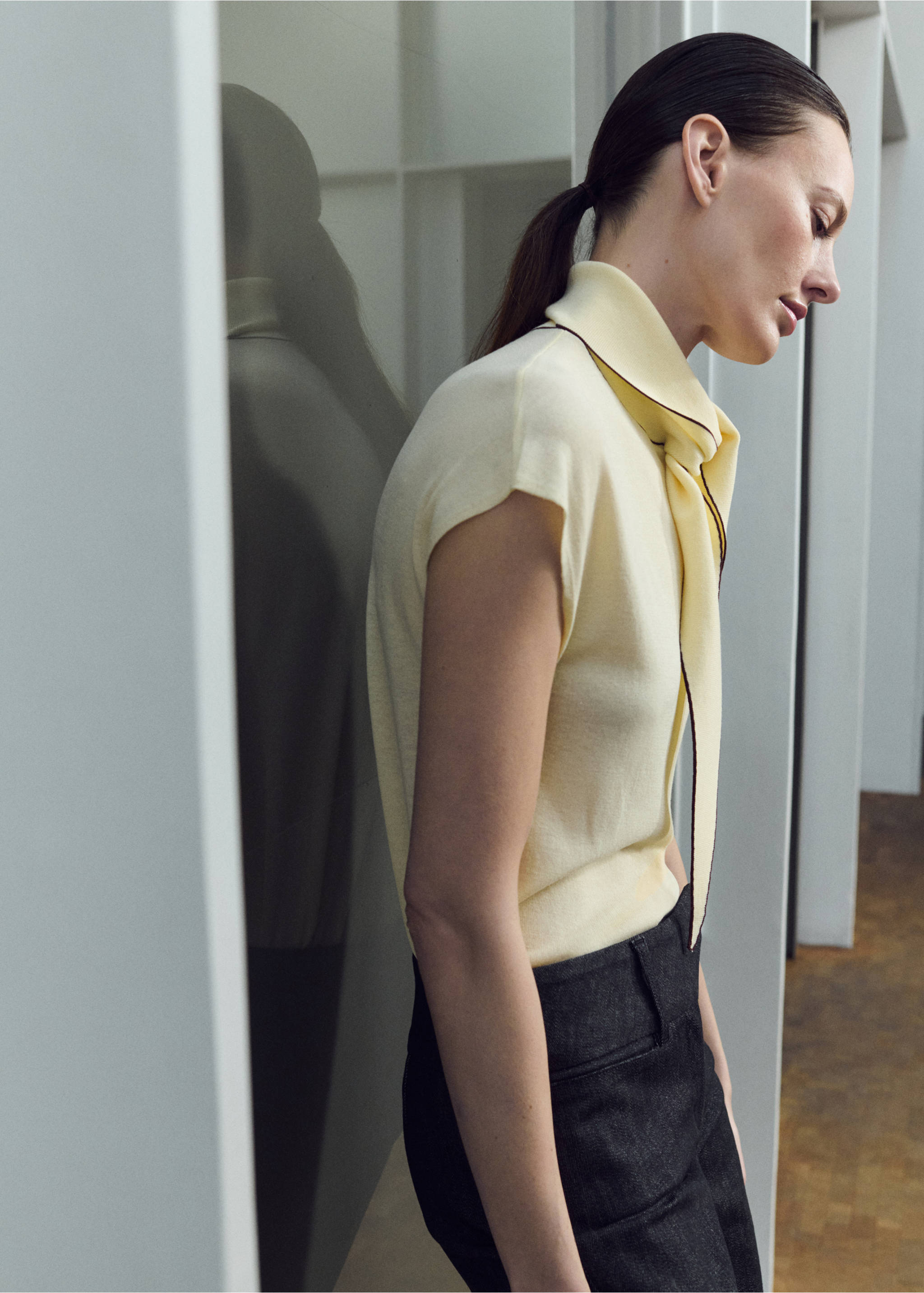 Knit top with scarf detail - Details of the article 1, Pastel Yellow. Ref: 27084083-00.