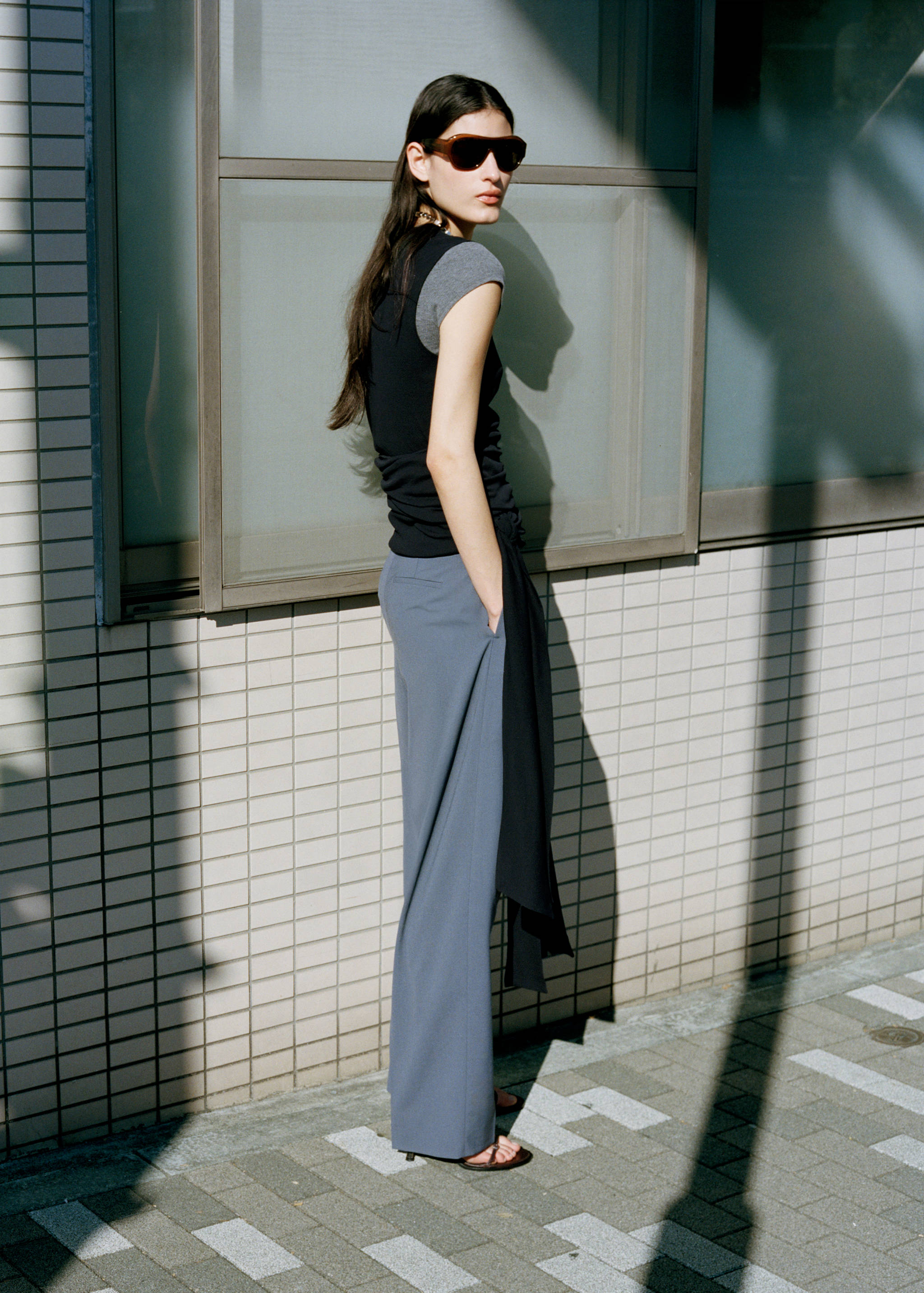 Cotton top with knot detail - Details of the article 1